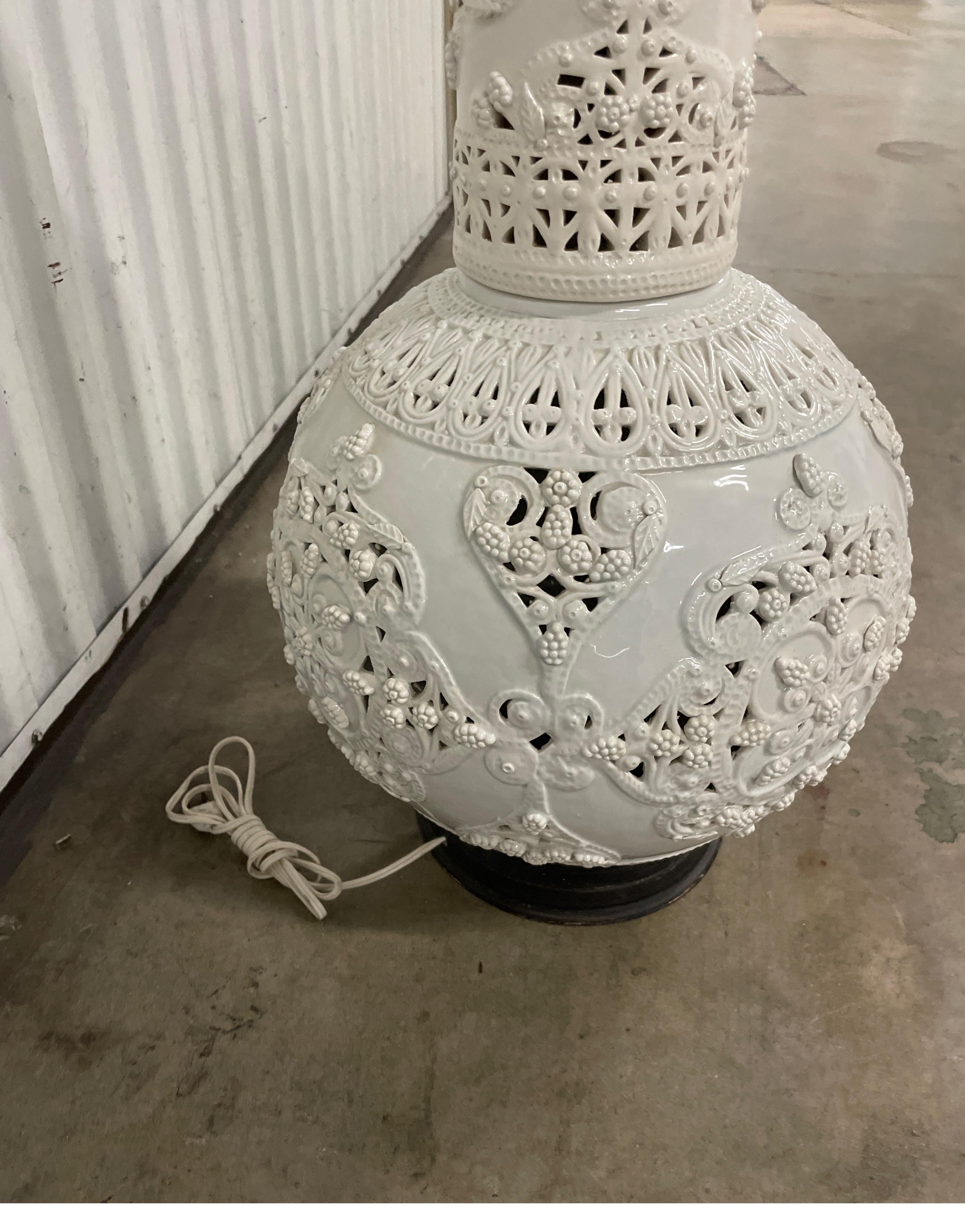 Porcelaine Grande lampe de bureau chinoise Blanc de Chine en vente