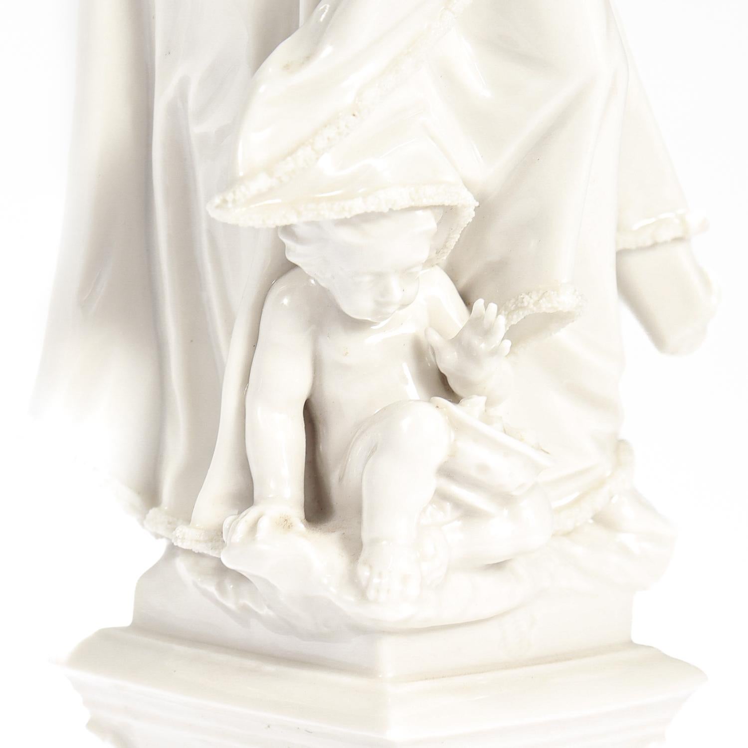 Grande figurine d'hiver de Nymphenburg en Blanc de Chine par Auliczek en vente 6