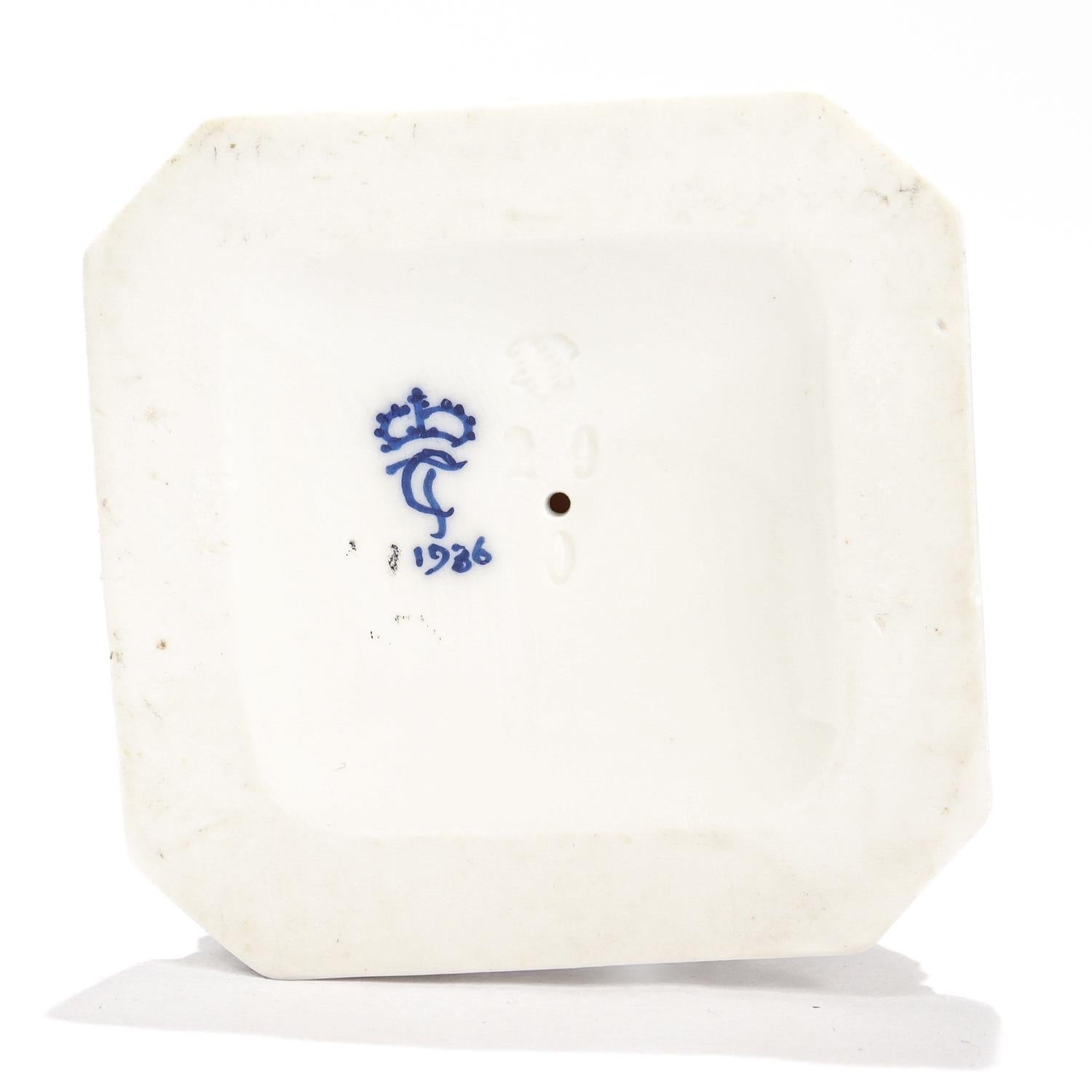 Grande figurine d'hiver de Nymphenburg en Blanc de Chine par Auliczek en vente 8