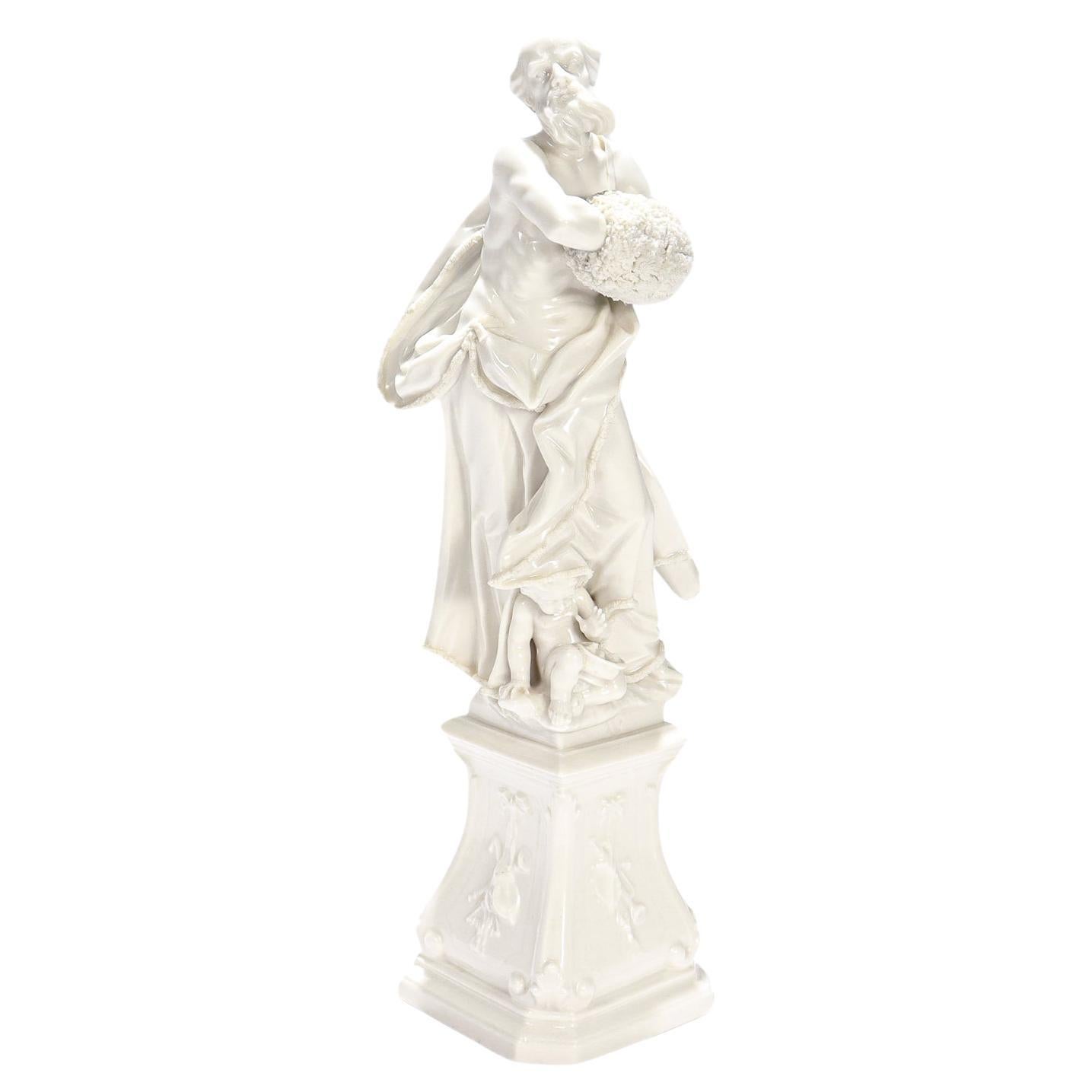 Grande figurine d'hiver de Nymphenburg en Blanc de Chine par Auliczek en vente