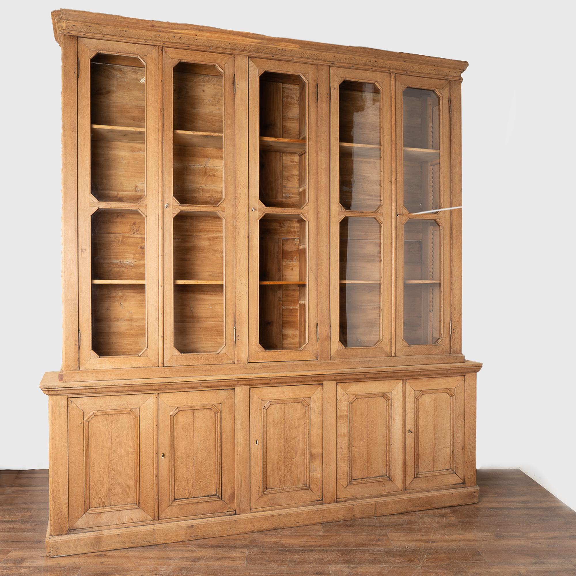 Impressive and statuesque, this extraordinary oak bookcase has five long upper glass cabinet doors and five panel cabinet doors below.
The French oak has been bleached creating a fresh, lighter finish for today's modern home.
This large display