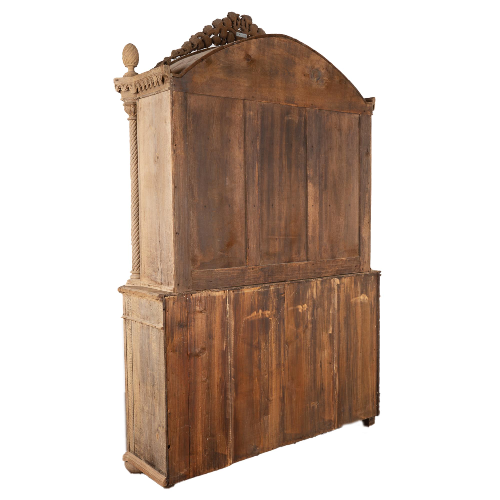 Large Bleached Oak French Gothic Bookcase Display Cabinet, circa 1840-60 For Sale 8