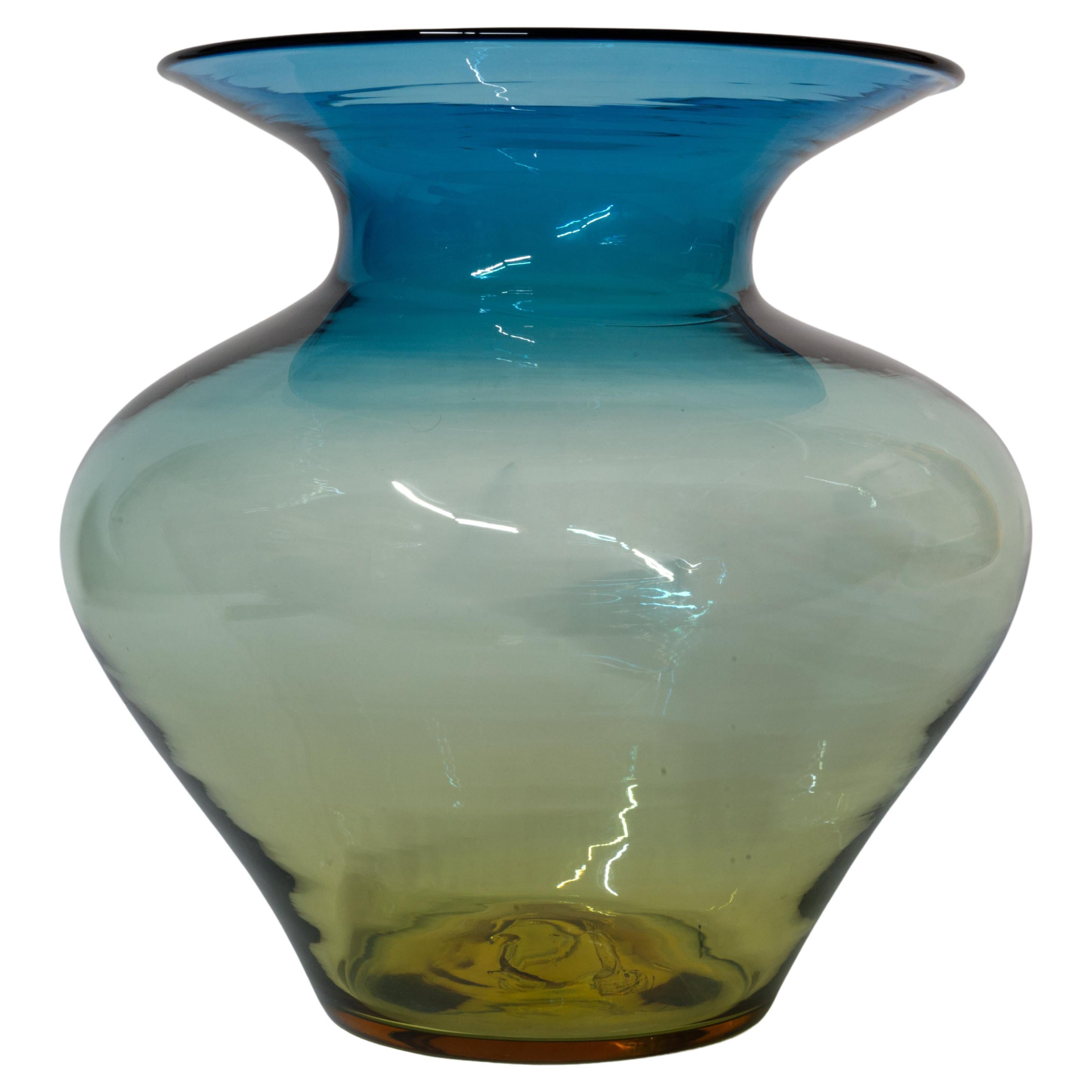 Große desertgrüne Blenko-Vase aus Ombre-Glas  im Angebot
