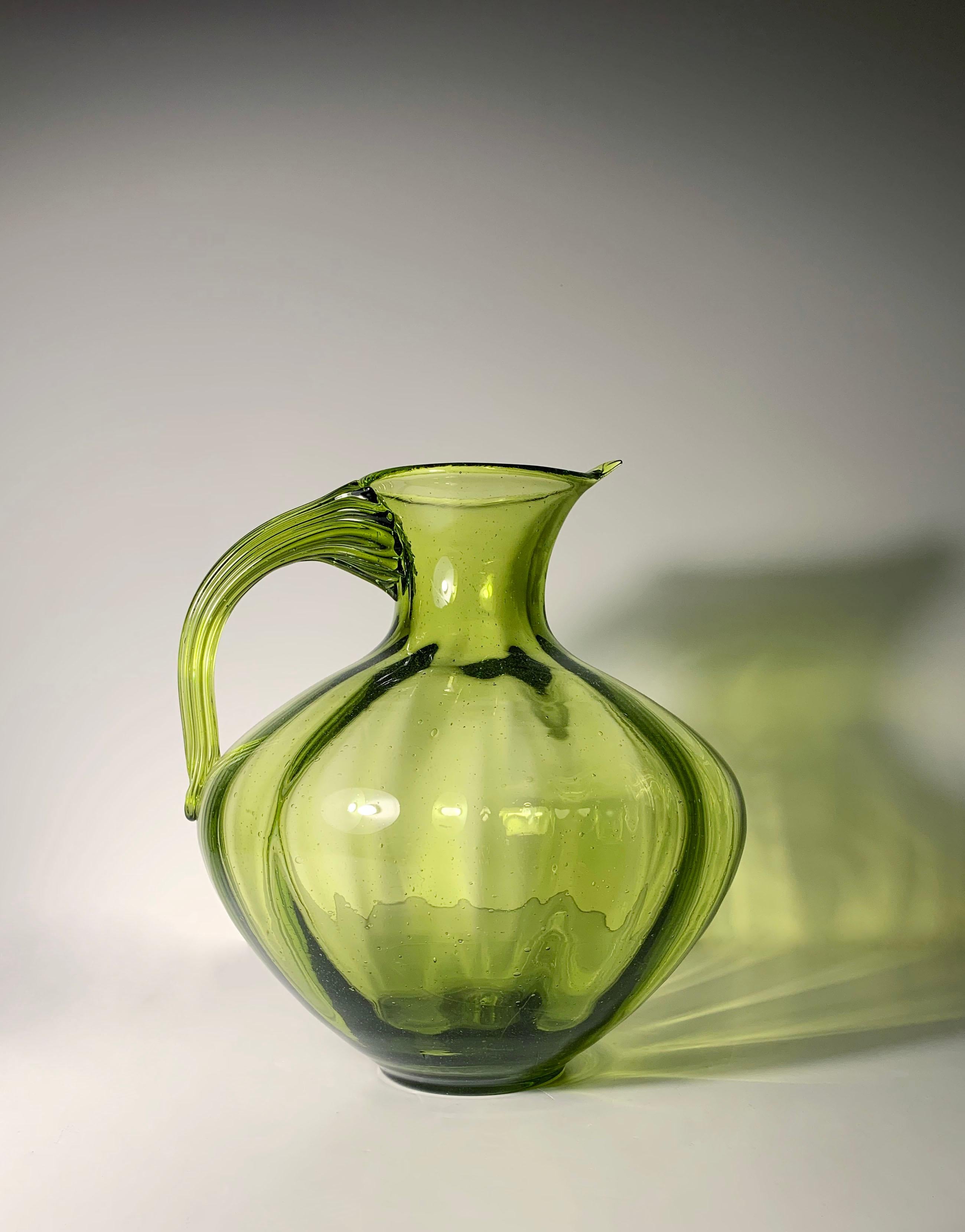 Grande vaso Blenko Optic Chartreuse in vetro di Winslow Anderson. Model No. 963


Il colore mi sembra Chartreuse. Un bellissimo giallo verde quasi neon. Con piccole bolle d'aria come quelle descritte per la Chartreuse. 

Colore Chartreuse Prodotto