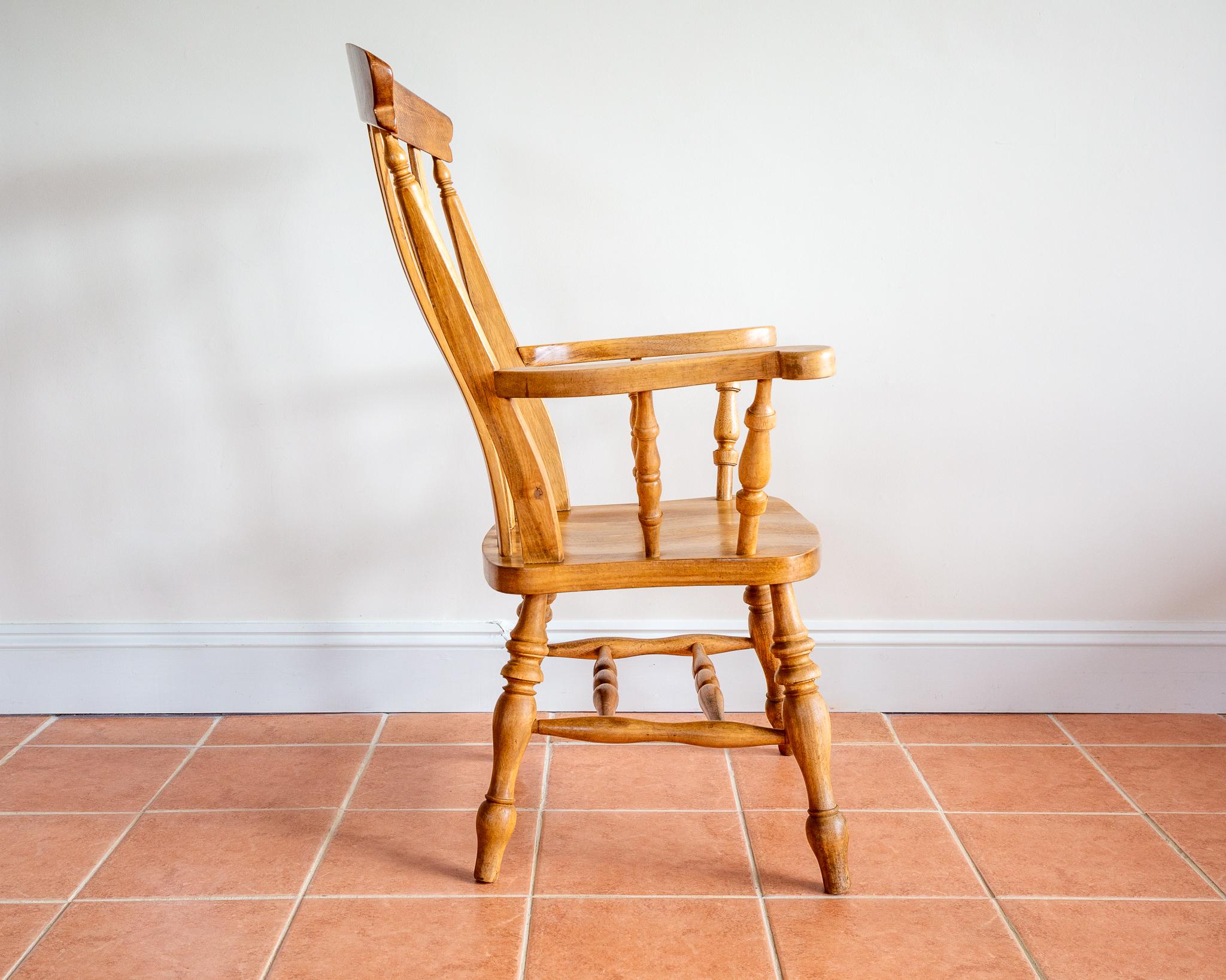Grande chaise Windsor de ferme blonde Rustic Elm Grandfather Fireside Armchair en vente 2