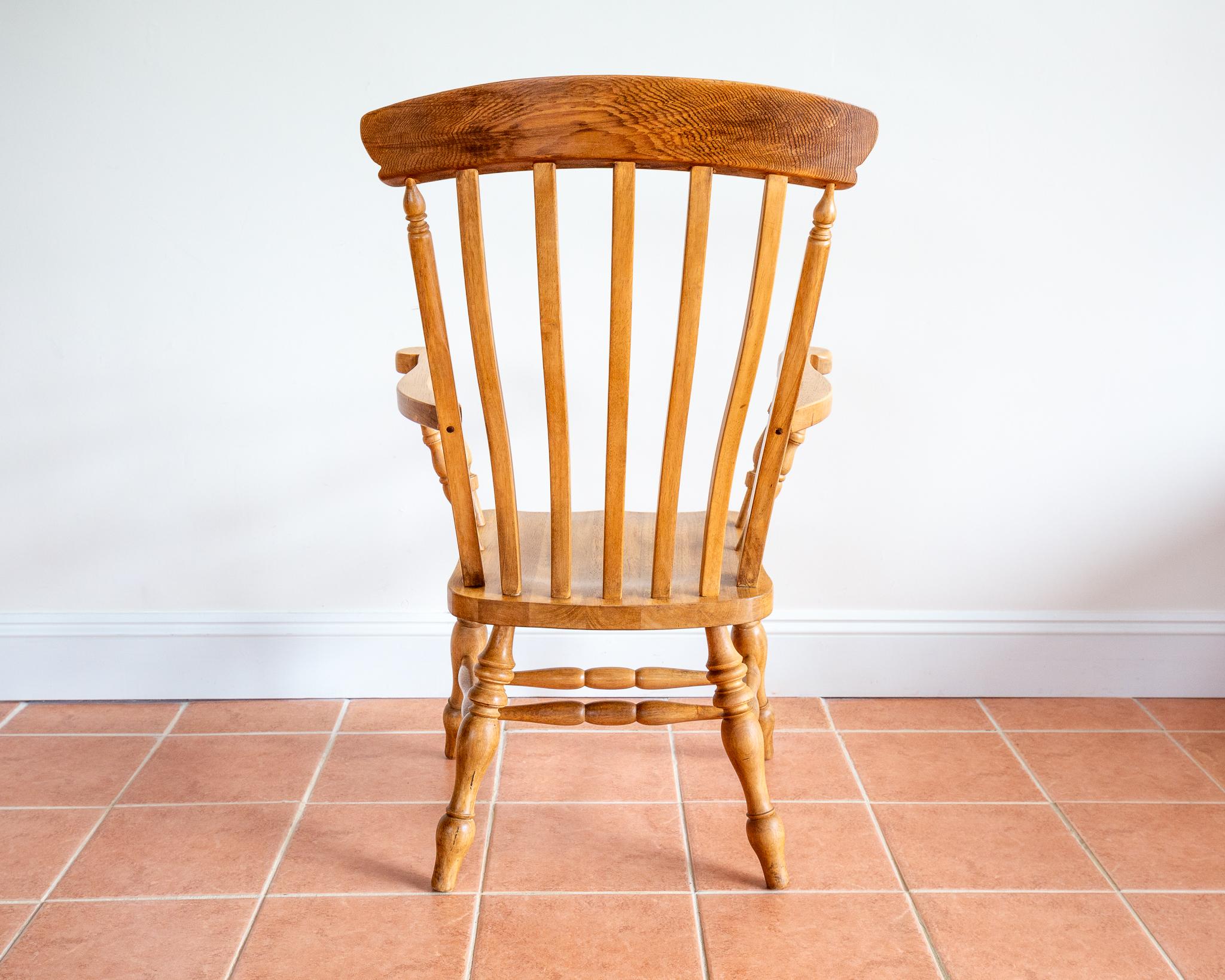 Grande chaise Windsor de ferme blonde Rustic Elm Grandfather Fireside Armchair en vente 4