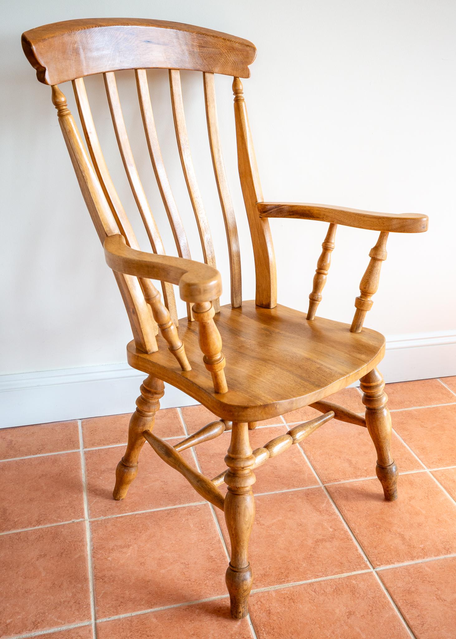 Grande chaise Windsor de ferme blonde Rustic Elm Grandfather Fireside Armchair en vente 6