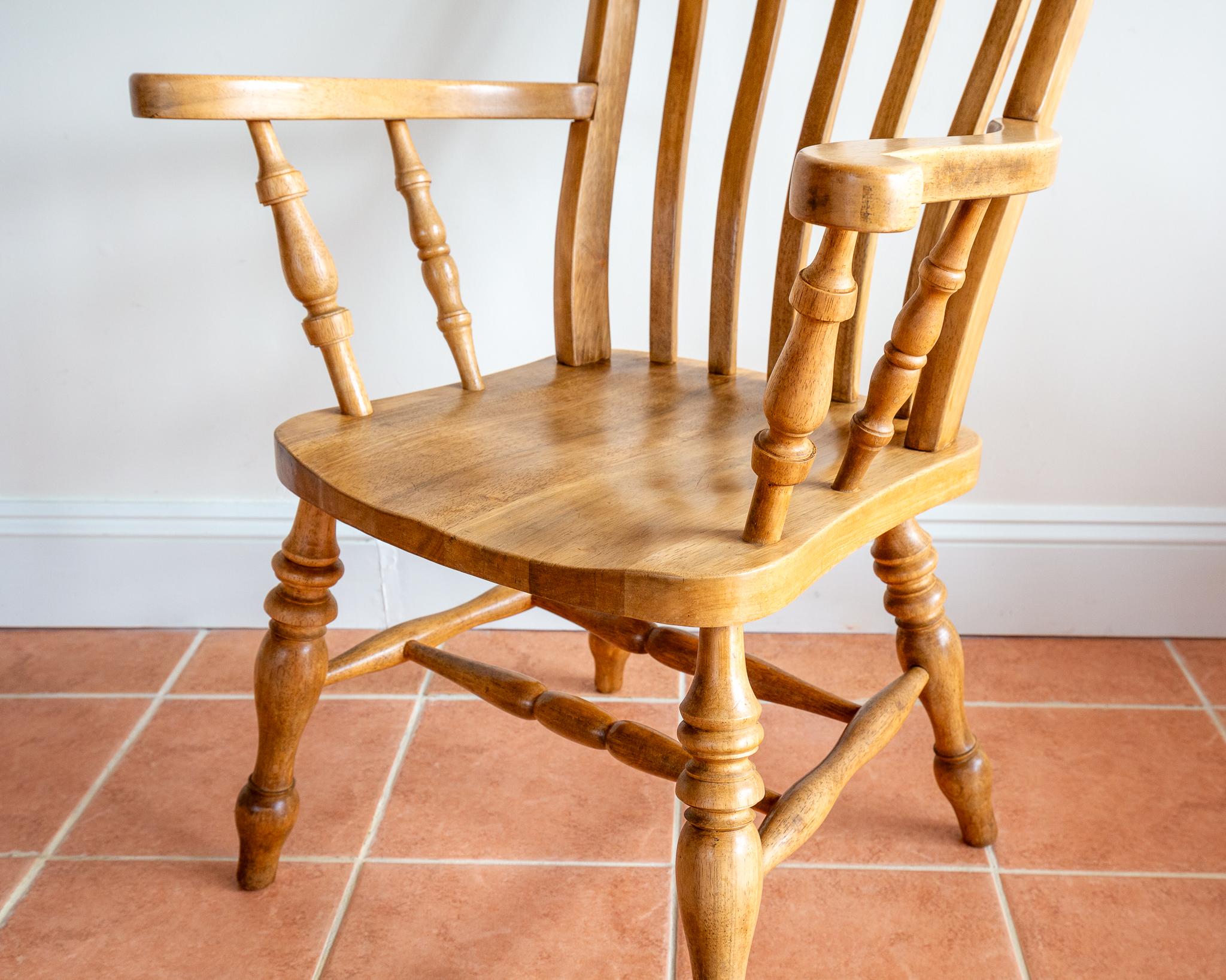 Grande chaise Windsor de ferme blonde Rustic Elm Grandfather Fireside Armchair en vente 1