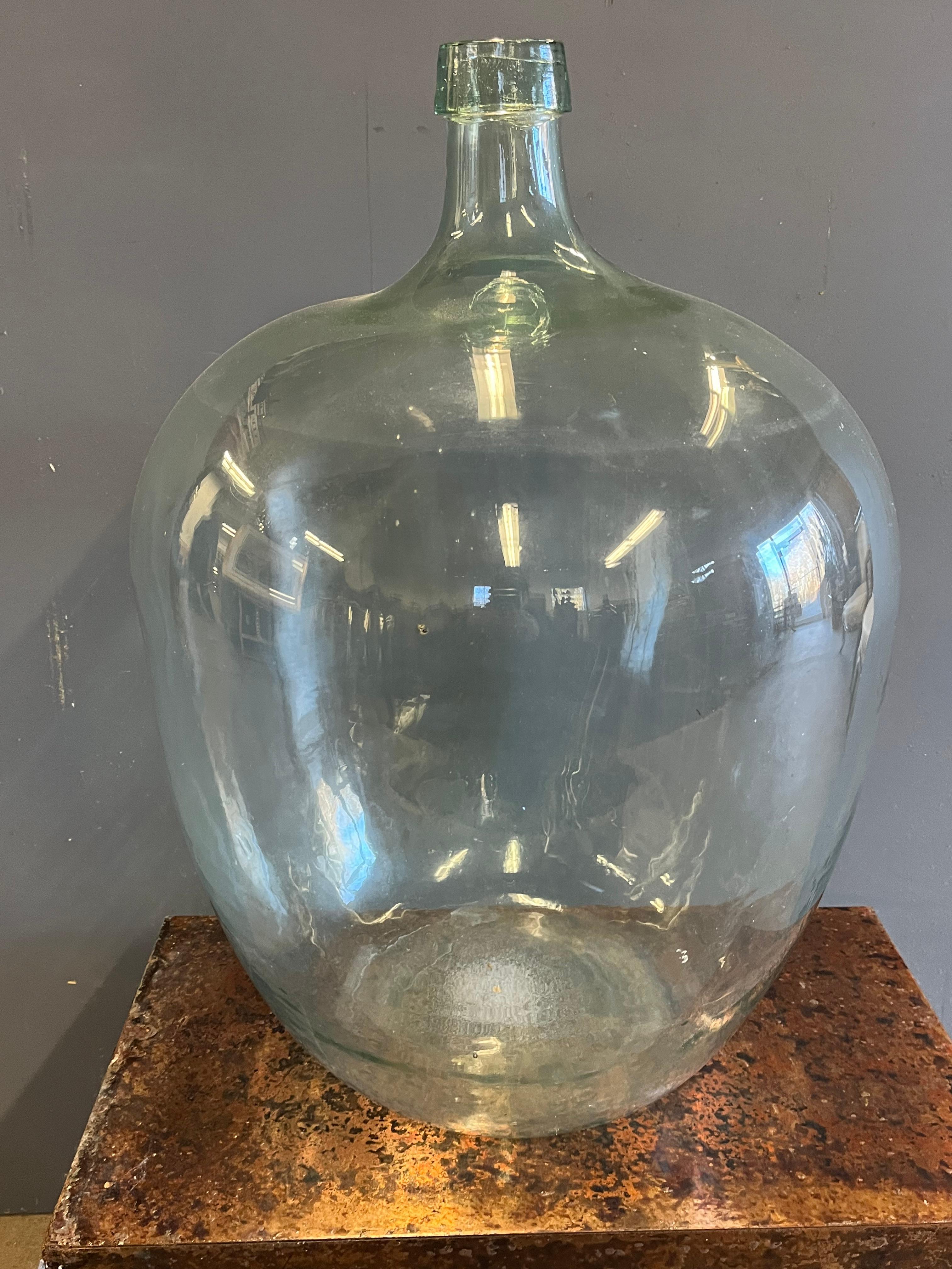 Großes geblasenes Glas Demijohn im Zustand „Gut“ im Angebot in Doylestown, PA