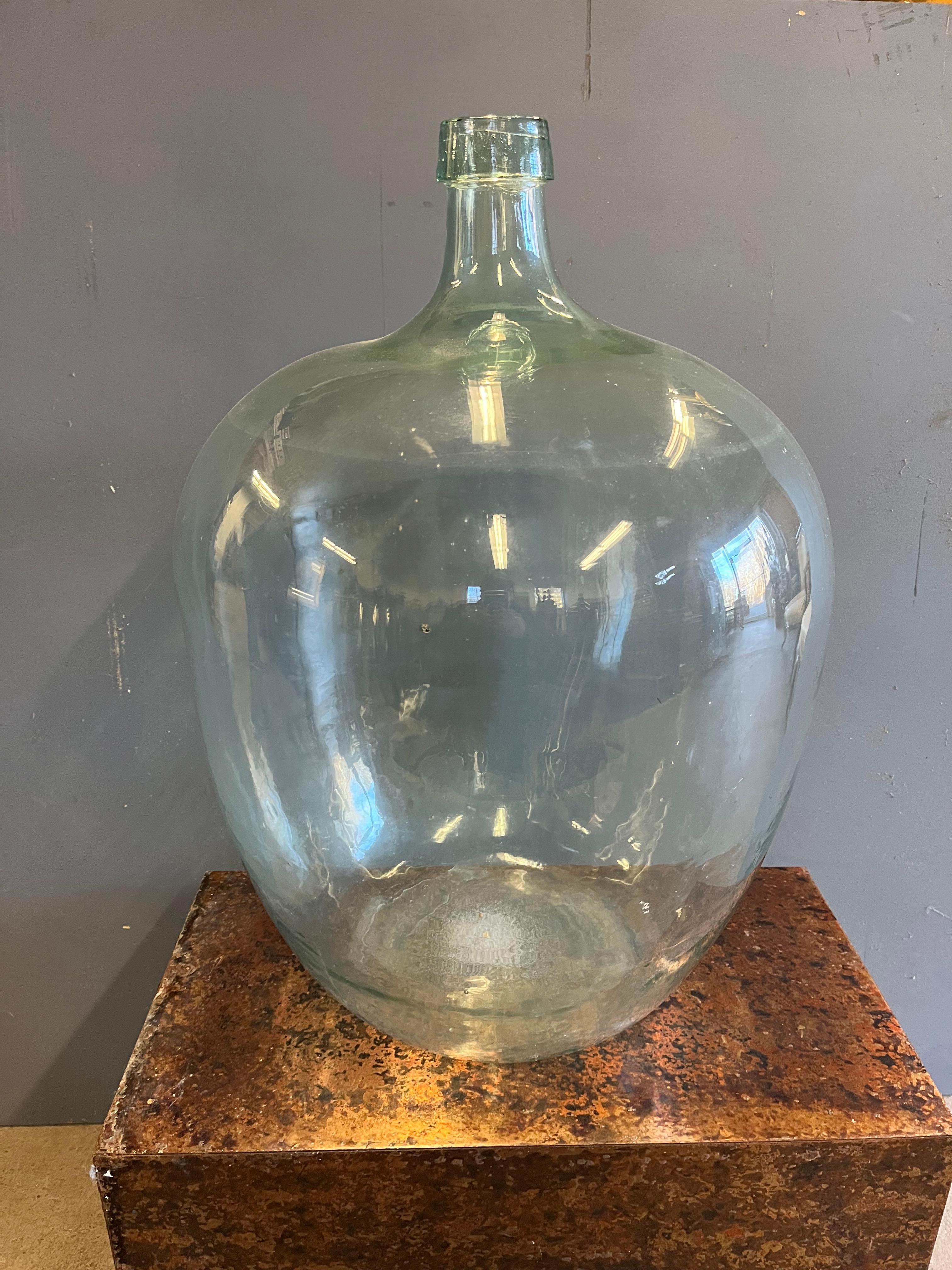 XIXe siècle Grand récipient en verre soufflé (Demijohn) en vente