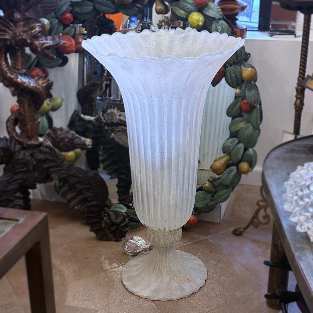 Große Lampe aus geblasenem Glas (Mitte des 20. Jahrhunderts) im Angebot