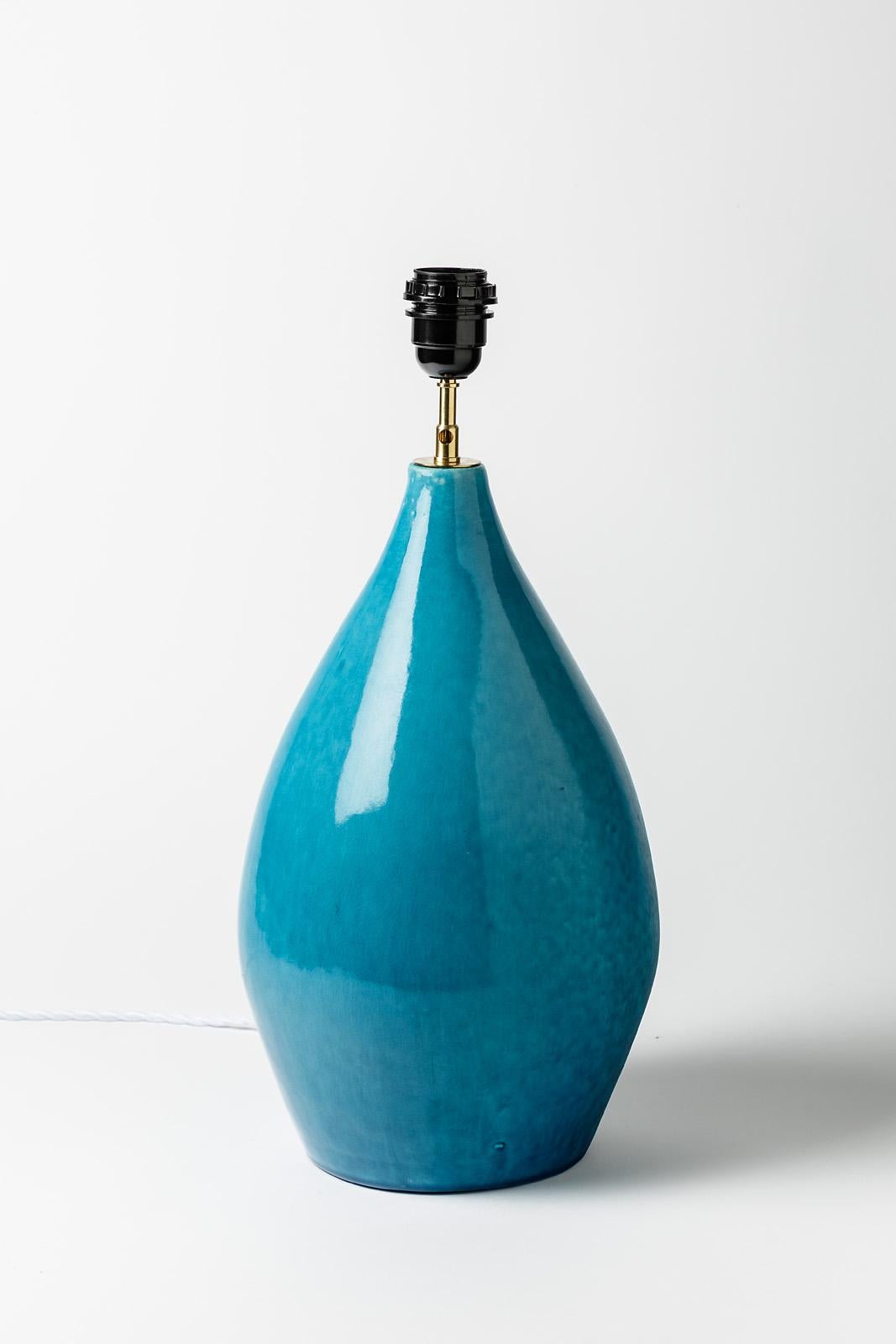 Mid-Century Modern Grande lampe de table en céramique bleue du 20e siècle par Jean Maubrou circa 1940 Art Déco en vente