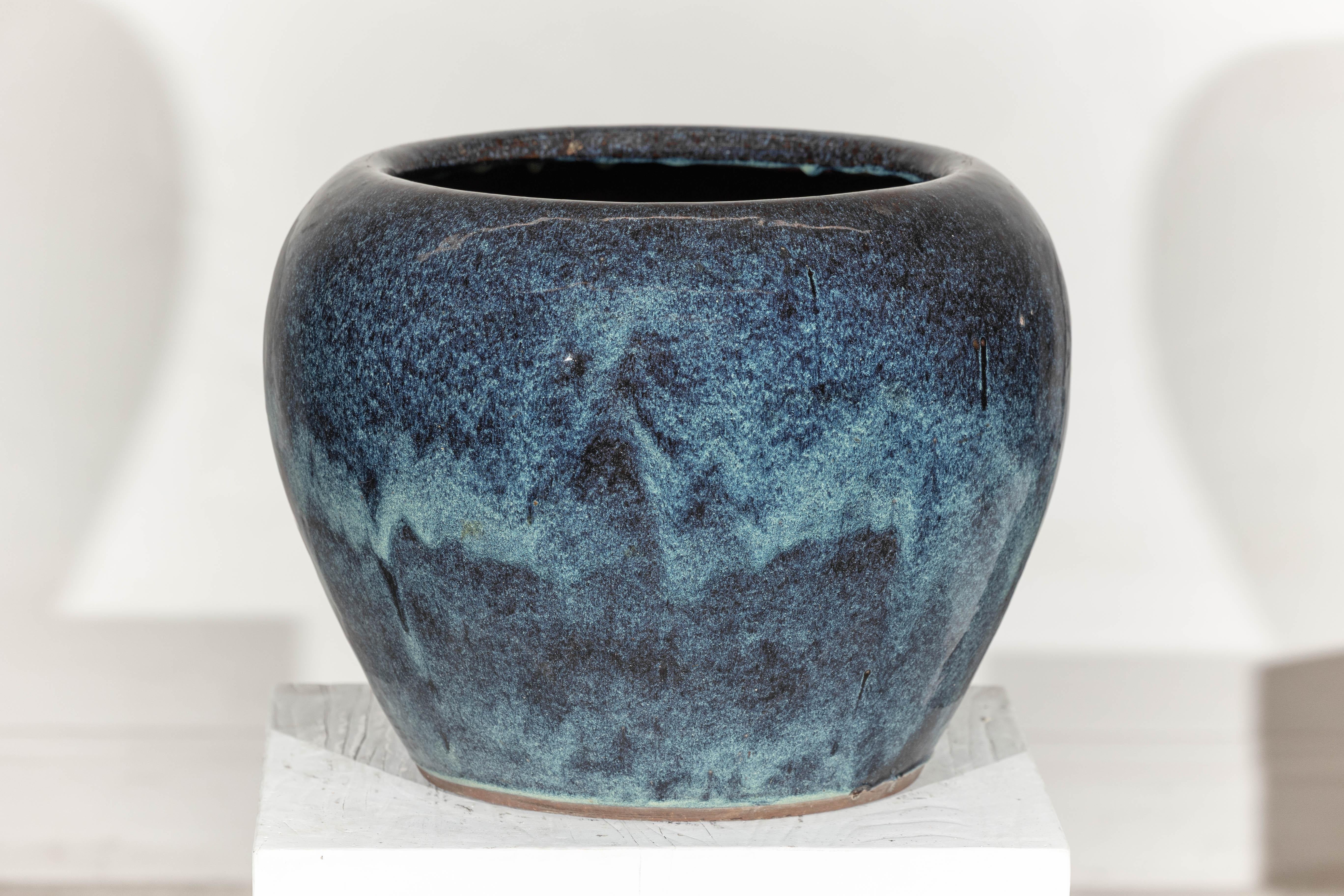 20ième siècle Grande jardinière en céramique émaillée bleue et aqua de forme arrondie en vente