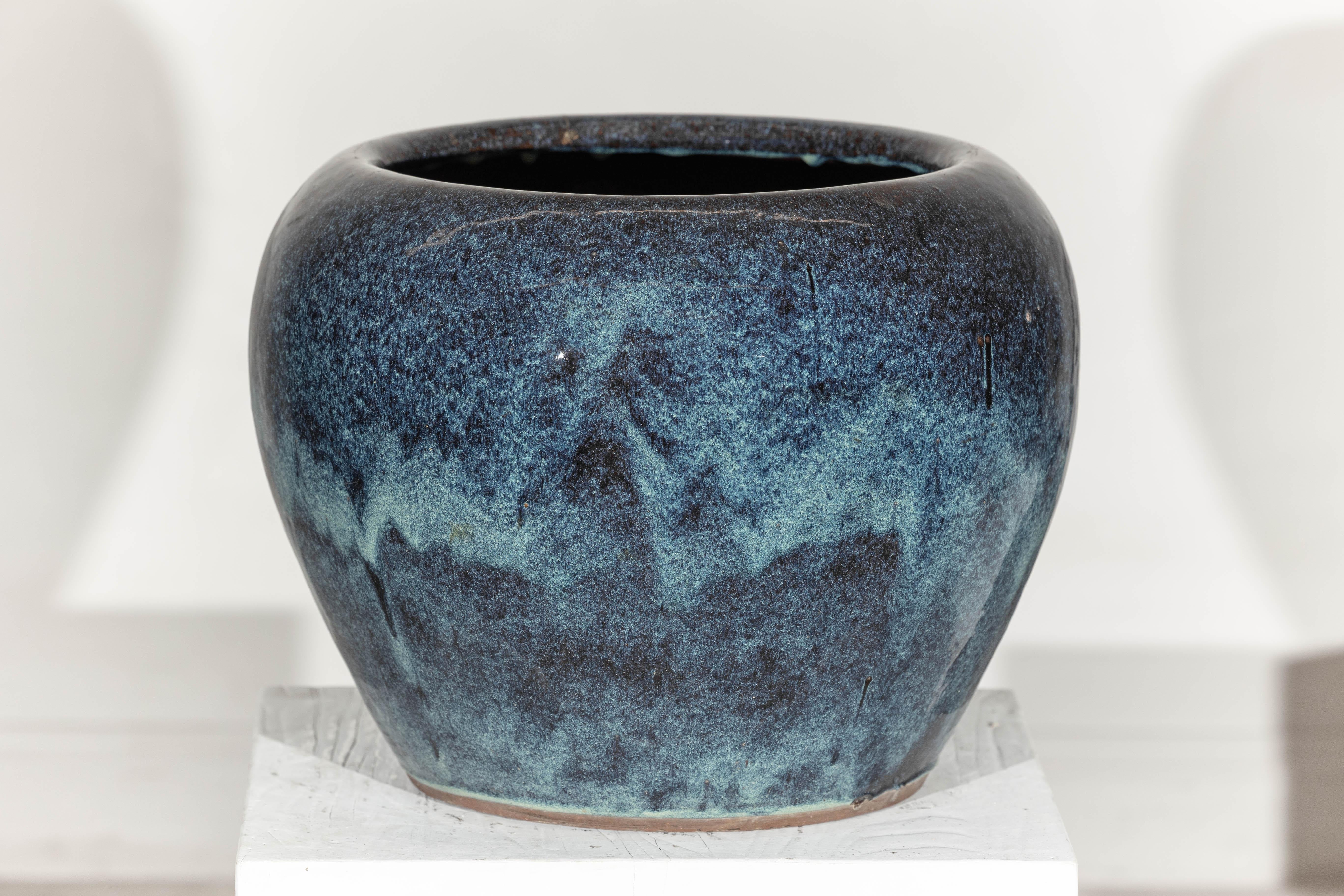 Céramique Grande jardinière en céramique émaillée bleue et aqua de forme arrondie en vente