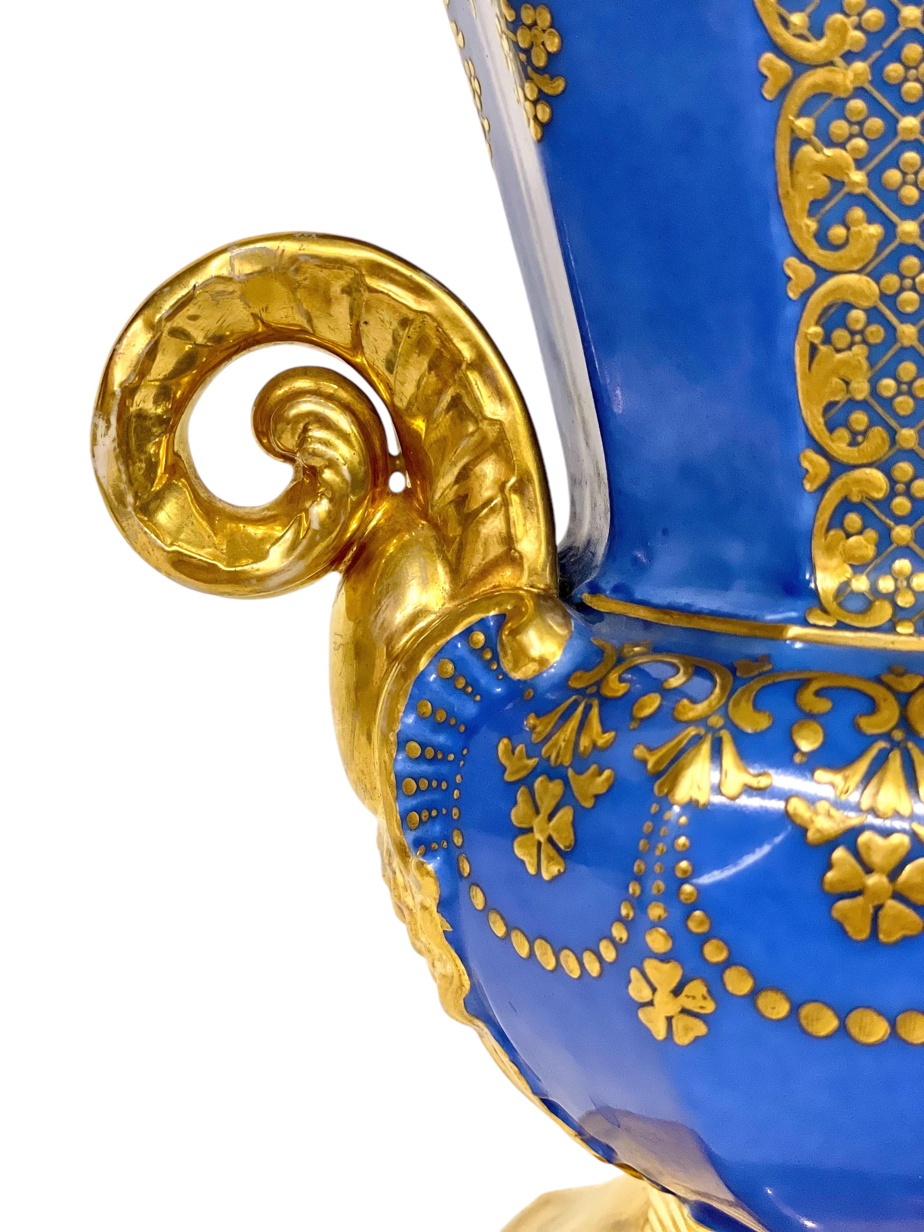 Policromo Grande vaso blu cobalto Opulent Porcelaine de Paris del XIX secolo in vendita
