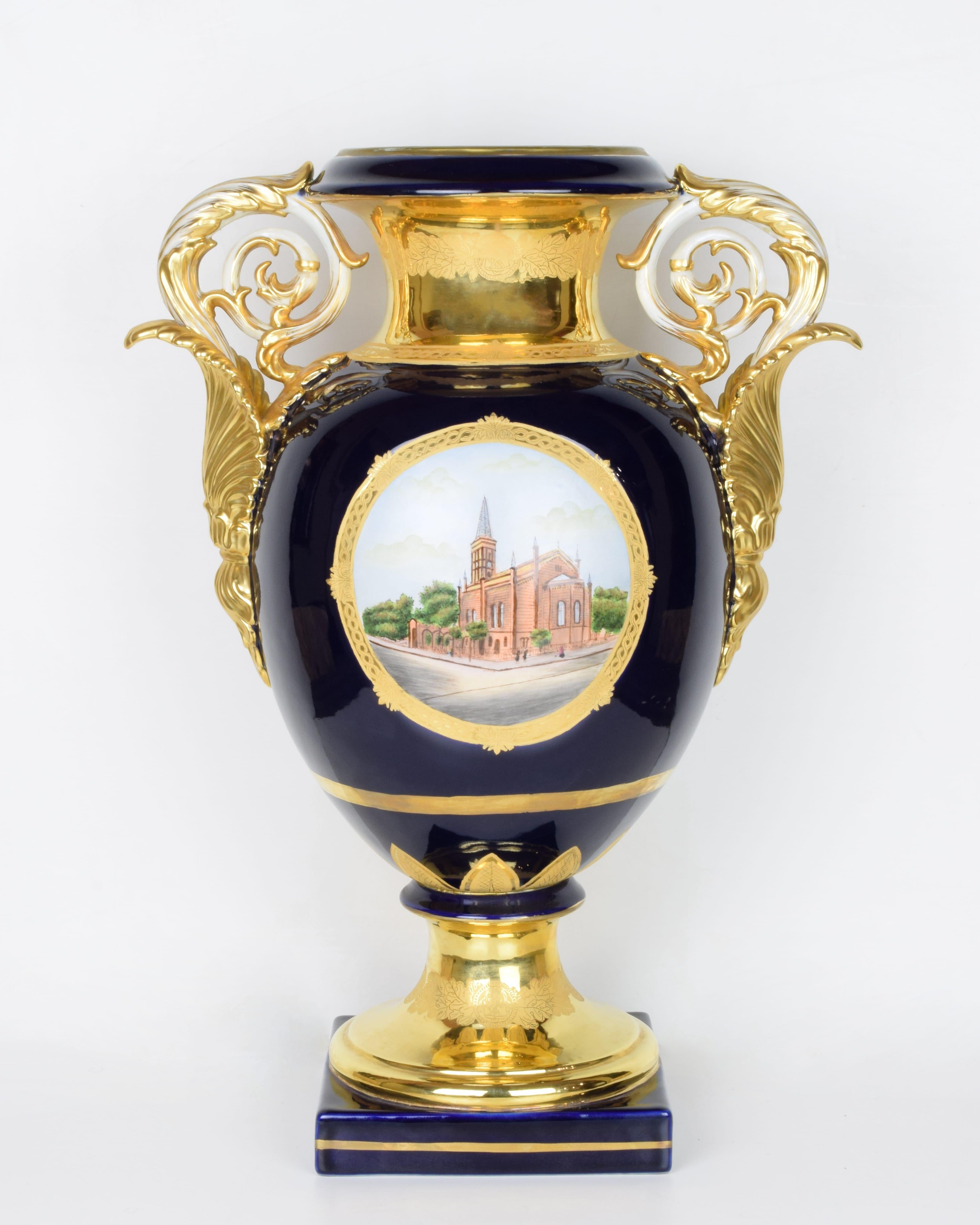 Germany, mid-20th century
In blue and gold painted porcelain
Dimensions cm W38 x D25 x H52 approx.