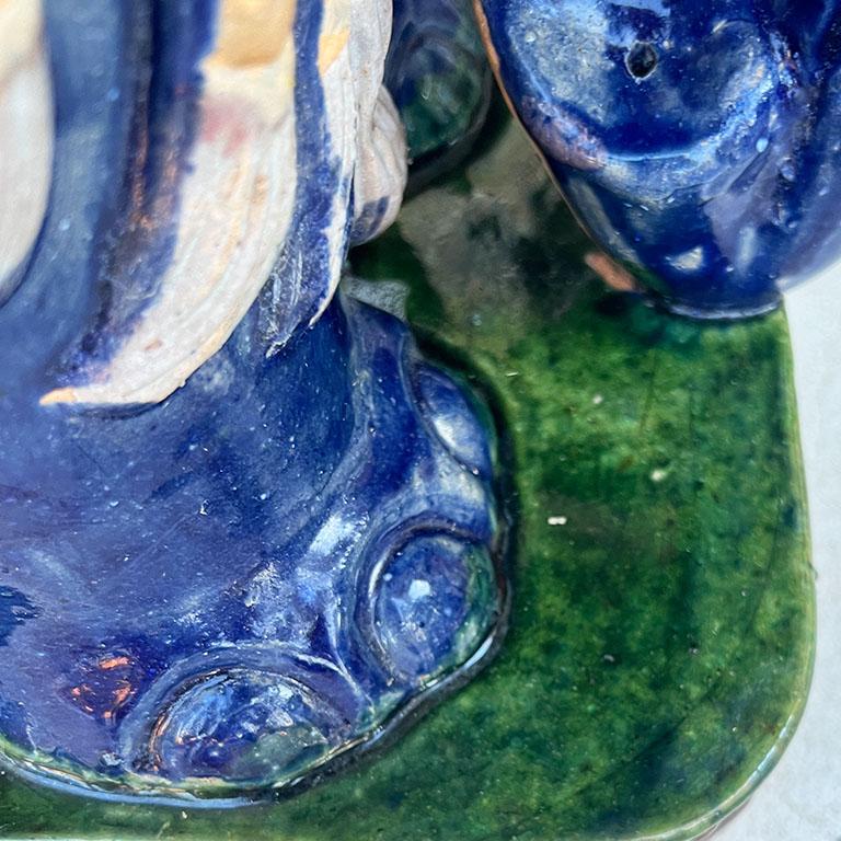 Hong Kong Grande sgabello o tavolino da giardino con elefante in ceramica blu e verde di Chinoiserie in vendita