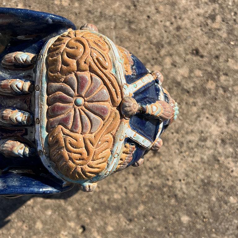 XX secolo Grande sgabello o tavolino da giardino con elefante in ceramica blu e verde di Chinoiserie in vendita