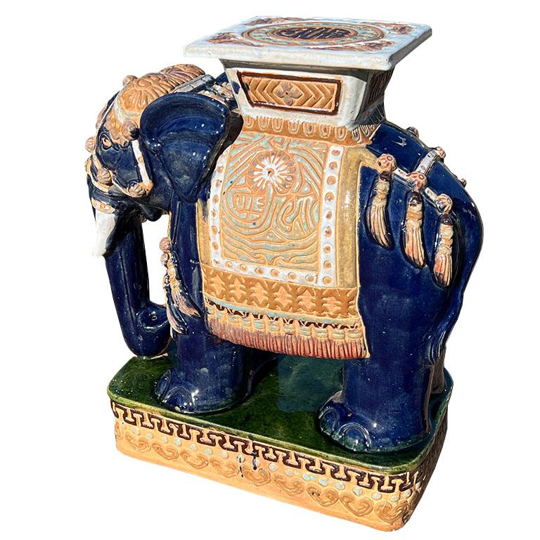 Ceramica Grande sgabello o tavolino da giardino con elefante in ceramica blu e verde di Chinoiserie in vendita