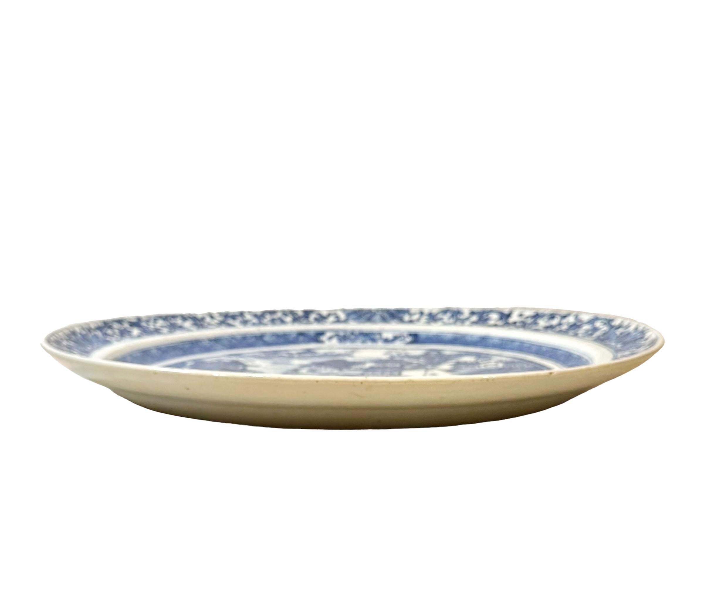 Grand plateau chinois Canton bleu et blanc du 18ème siècle Bon état - En vente à Tampa, FL