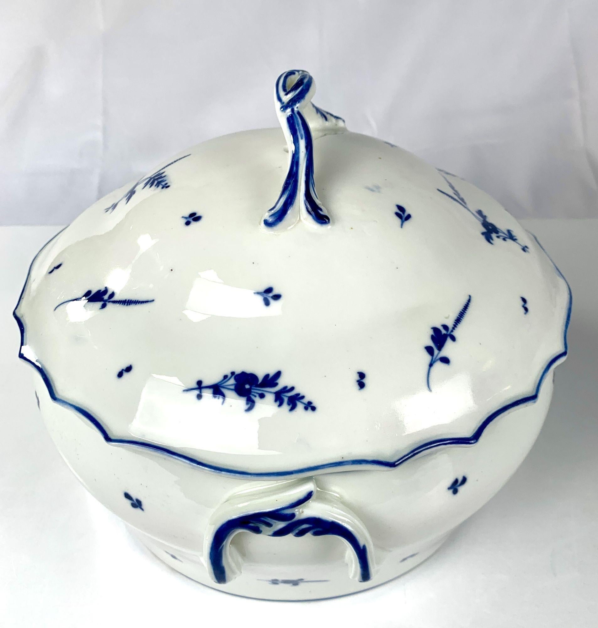 This late 18th-century French soup tureen is decorated with an elegant design of delicate cornflower sprigs.
The color of the porcelain body is creamy white. 
The cornflower sprigs, handles, and border edging are decorated with beautiful deep