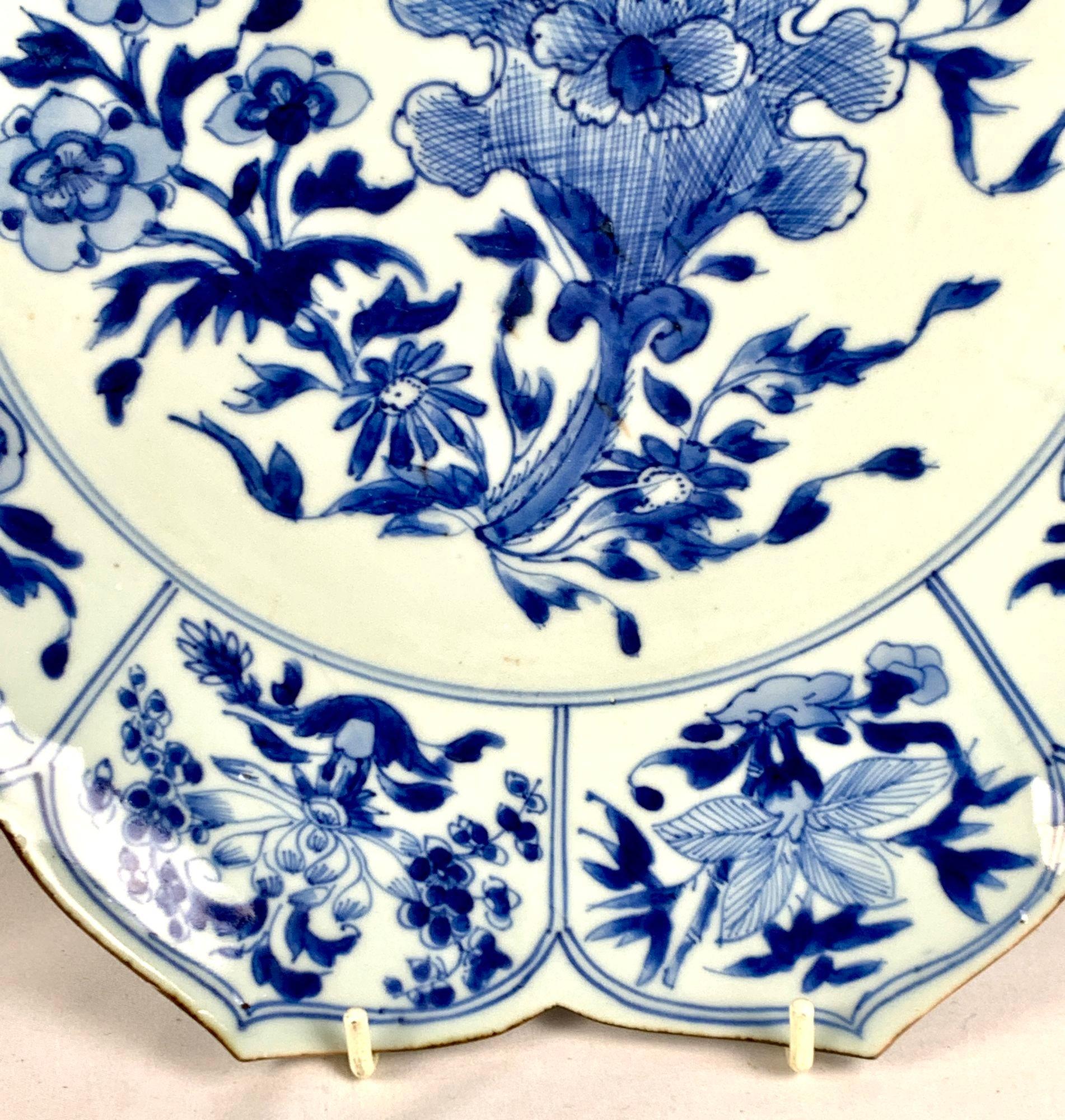 Large Blue and White Chinese Porcelain Lotus Flower Dish 18th Century C-1770 For Sale 5