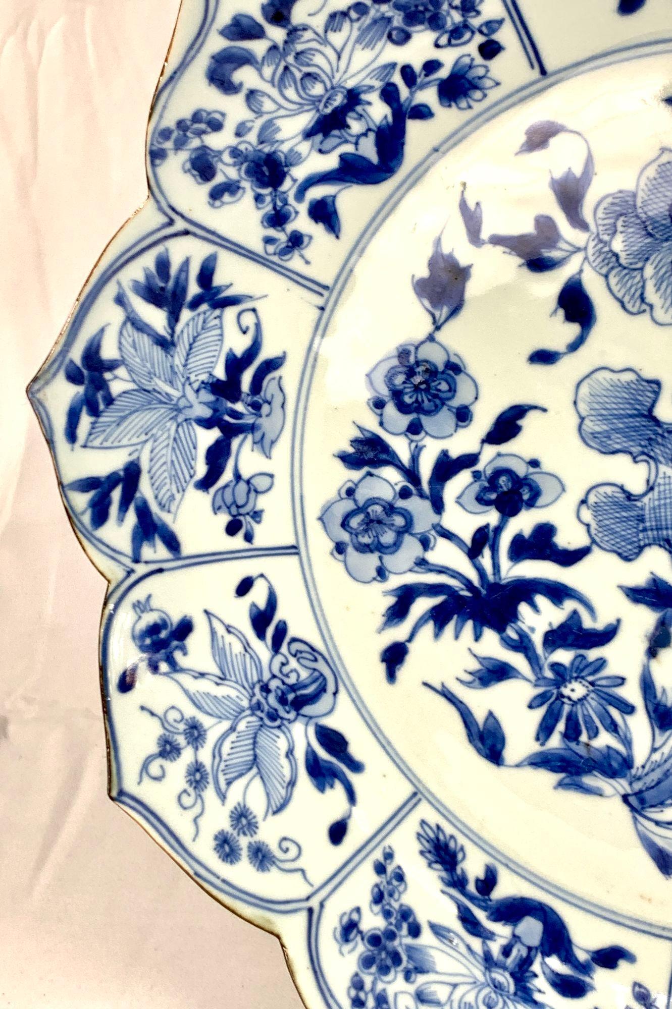 Large Blue and White Chinese Porcelain Lotus Flower Dish 18th Century C-1770 For Sale 2