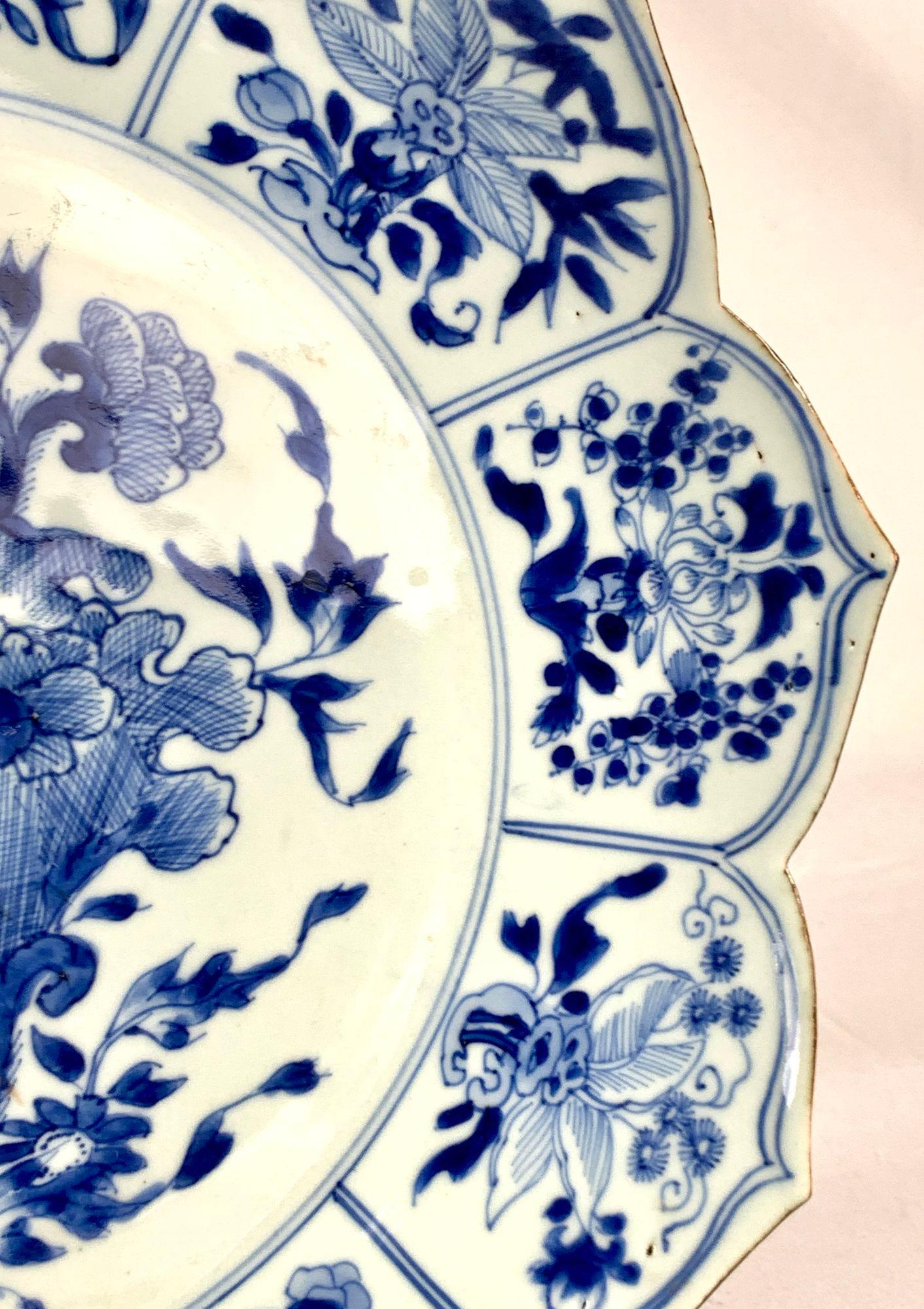 Large Blue and White Chinese Porcelain Lotus Flower Dish 18th Century C-1770 For Sale 3