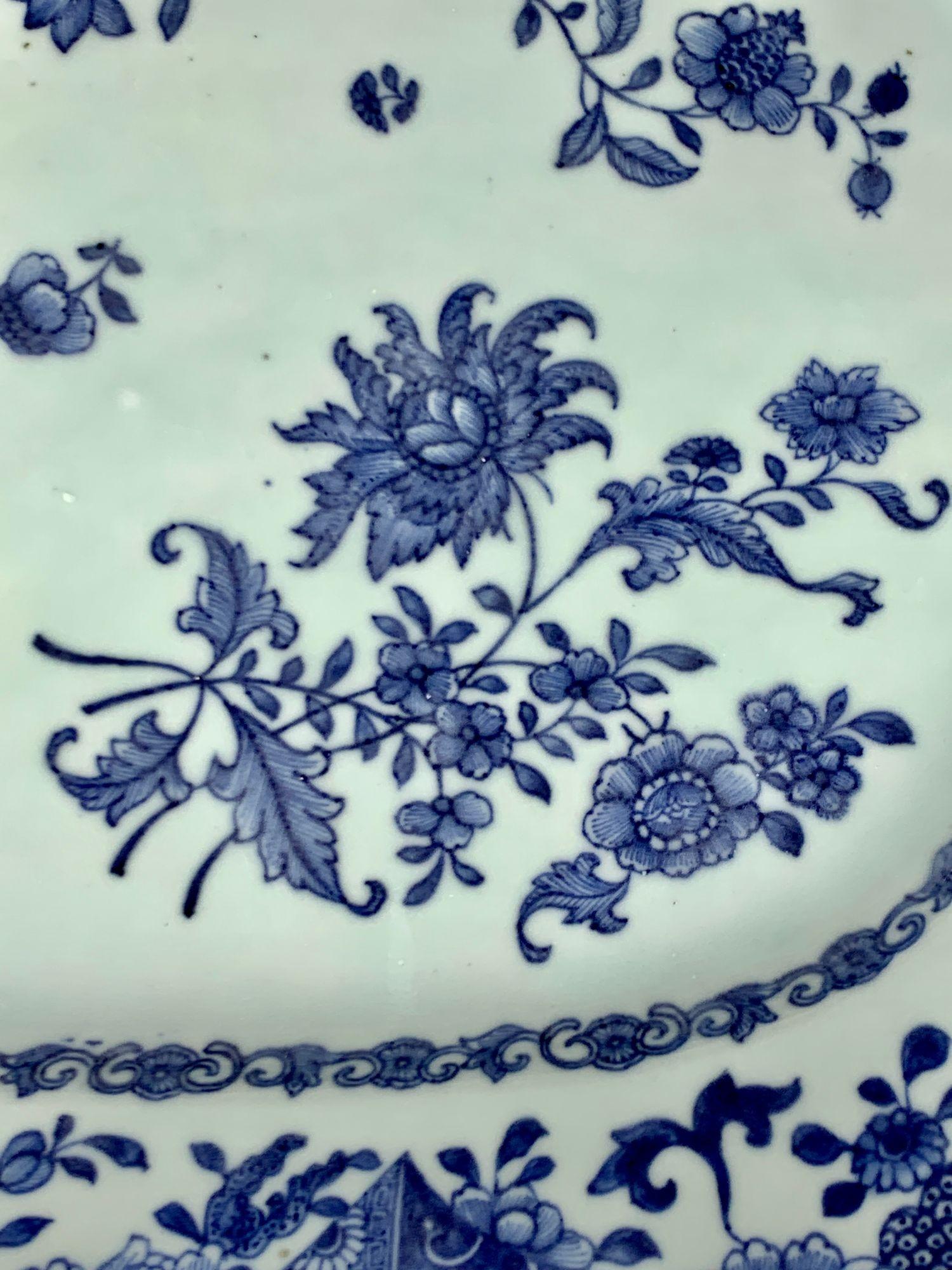 This beautiful 18th-century Chinese blue and white platter was hand-painted during the Qianlong period, circa 1770.
The center of the charger is decorated with vibrant sprigs of loose flowers painted in medium color cobalt blue.
The delicate