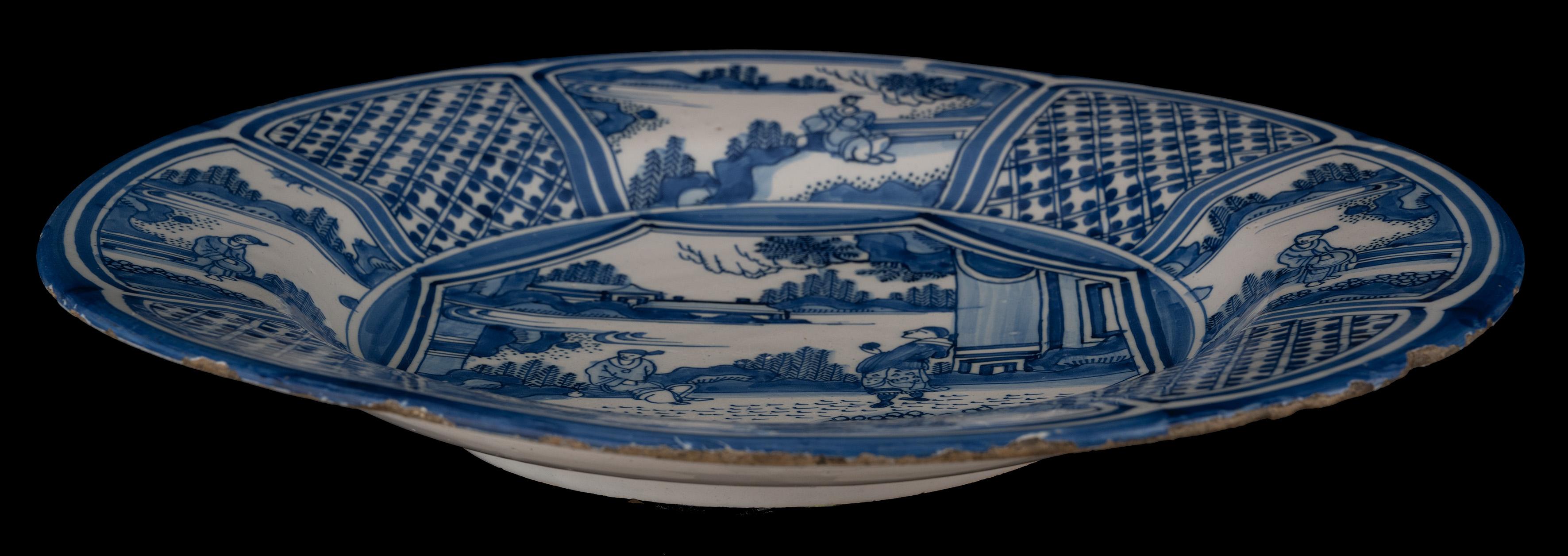Large Blue and White Chinoiserie Dish Delft, 1650-1680 Chinese Figures For Sale 1