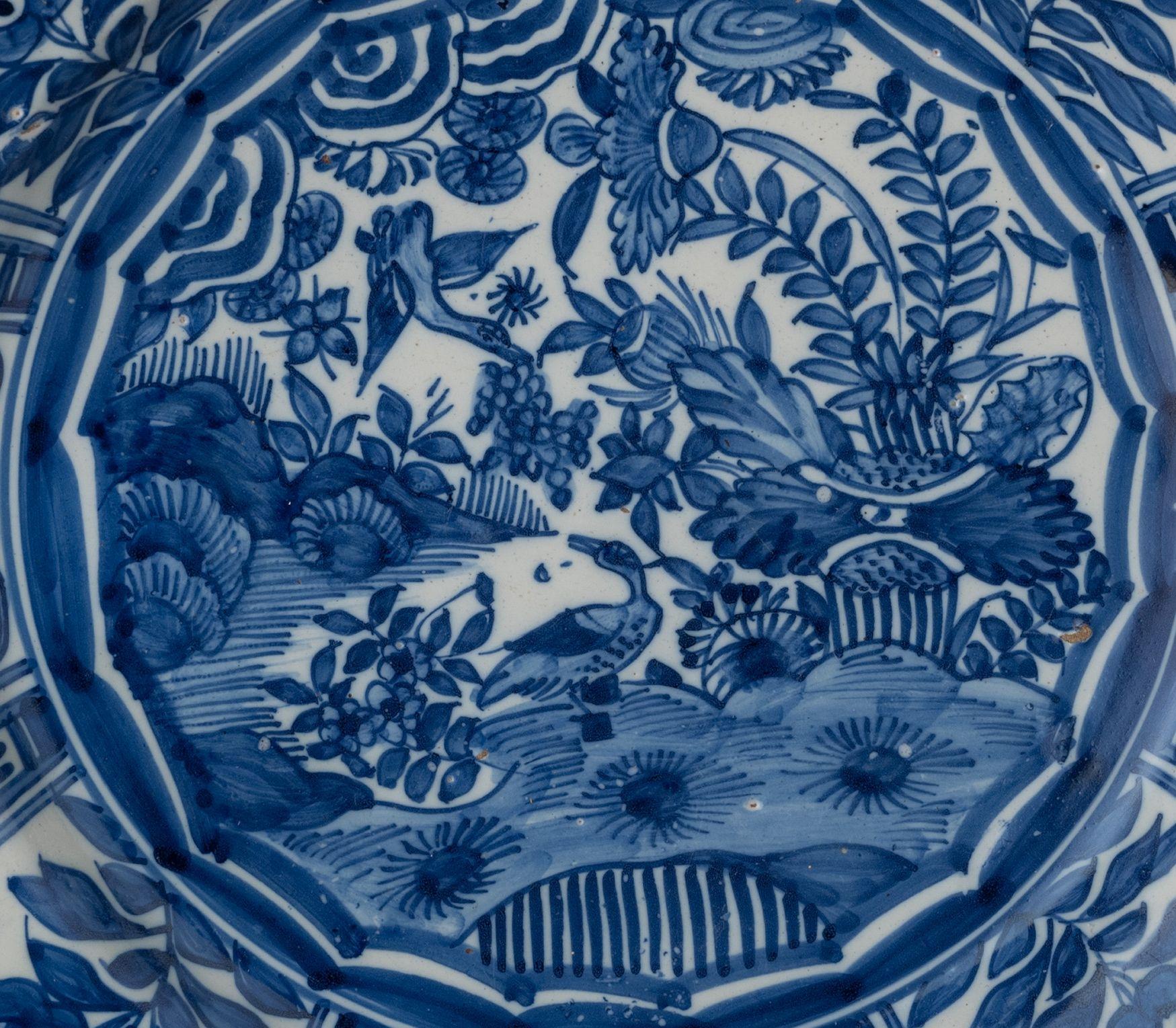 Large blue and white chinoiserie dish Delft, 1675-1685 Chinese-style landscape For Sale 3