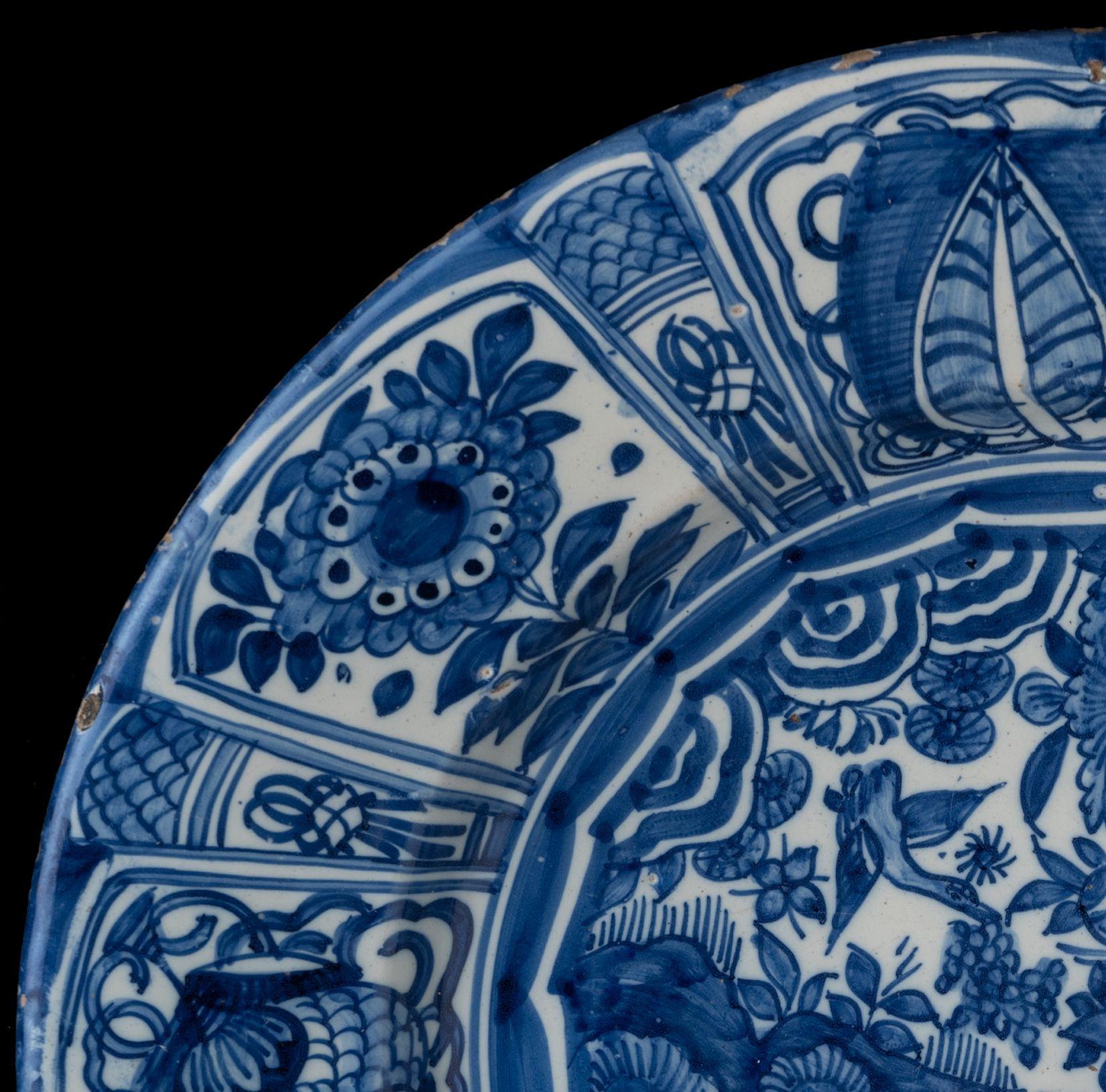 17th Century Large blue and white chinoiserie dish Delft, 1675-1685 Chinese-style landscape For Sale