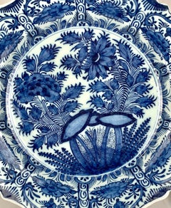 Gran Cargador de Delft Azul y Blanco Pintado a Mano en The Axe Holland Circa 1770