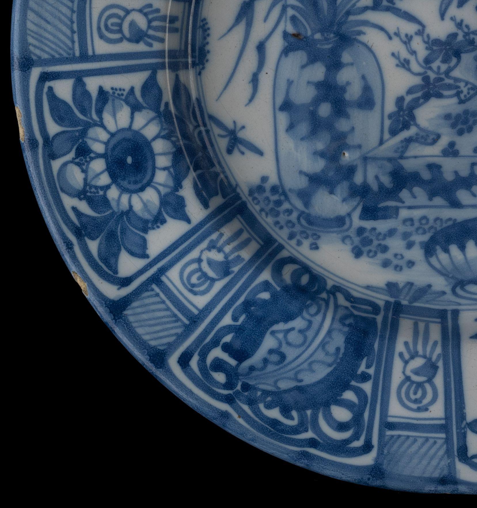 Large Blue and White Dish with Floral Still Life Delft, 1650-1680 In Good Condition For Sale In ROSSUM, GE
