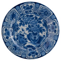 Large Blue and White Dish with Flower vase Delft, 1670-1690