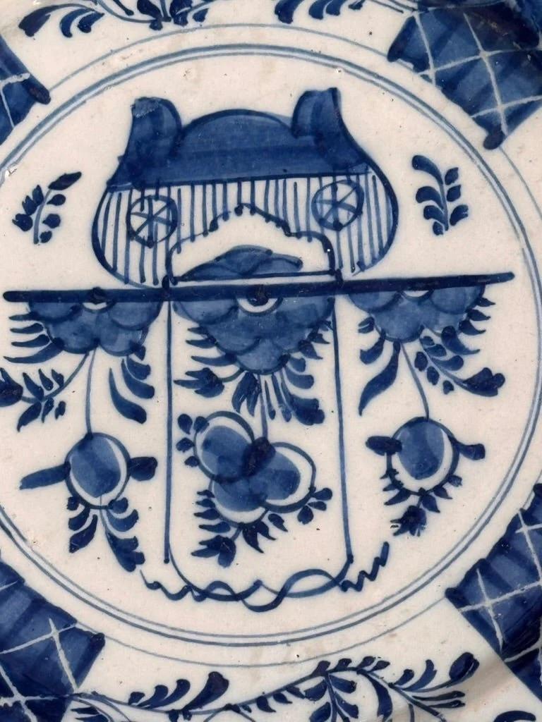 XVIIIe siècle et antérieur Grand chargeur Delft anglais bleu et blanc, XVIIIe siècle en vente