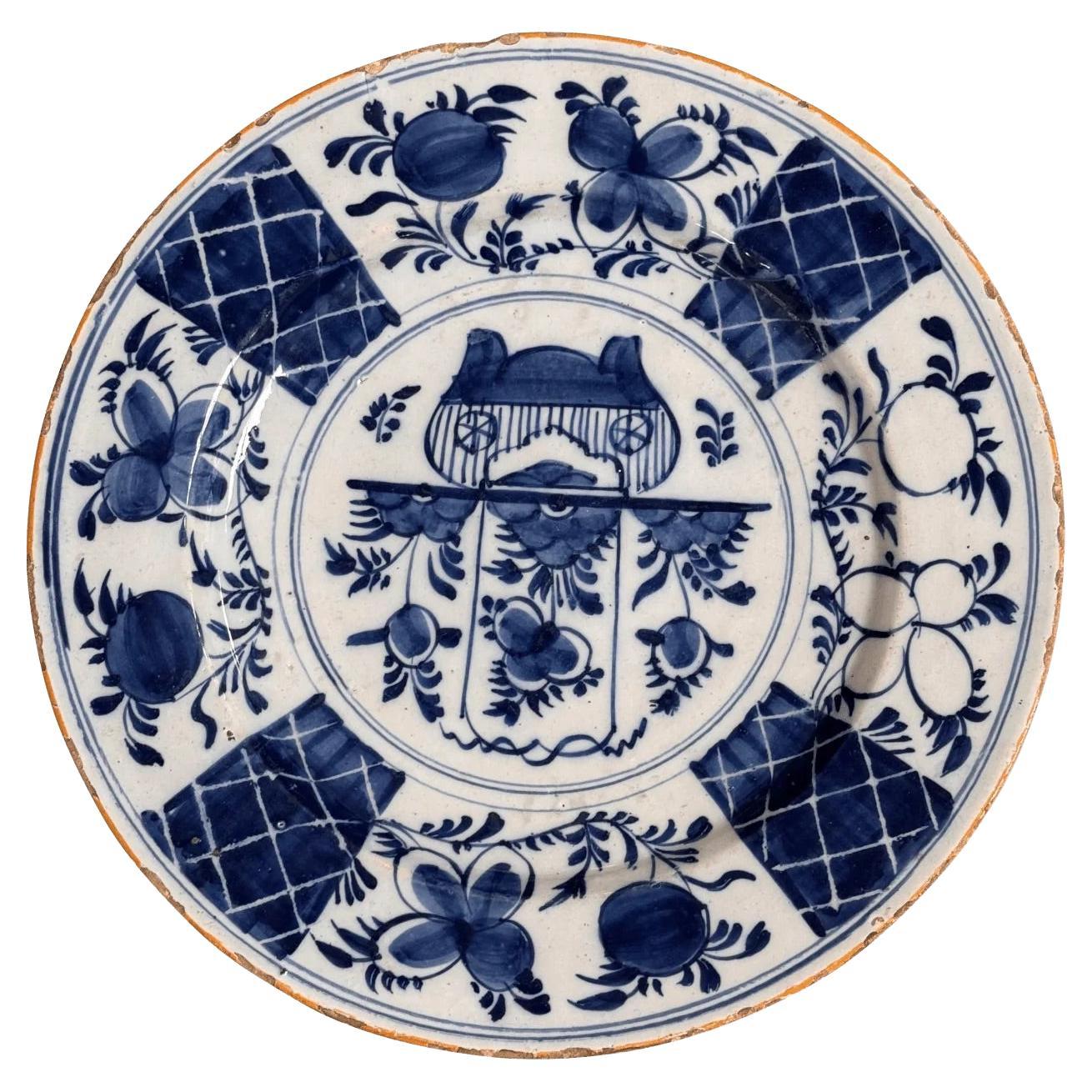 Grand chargeur Delft anglais bleu et blanc, XVIIIe siècle en vente
