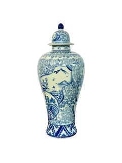 Grand vase à couvercle en faïence bleue et blanche avec motifs de paysages