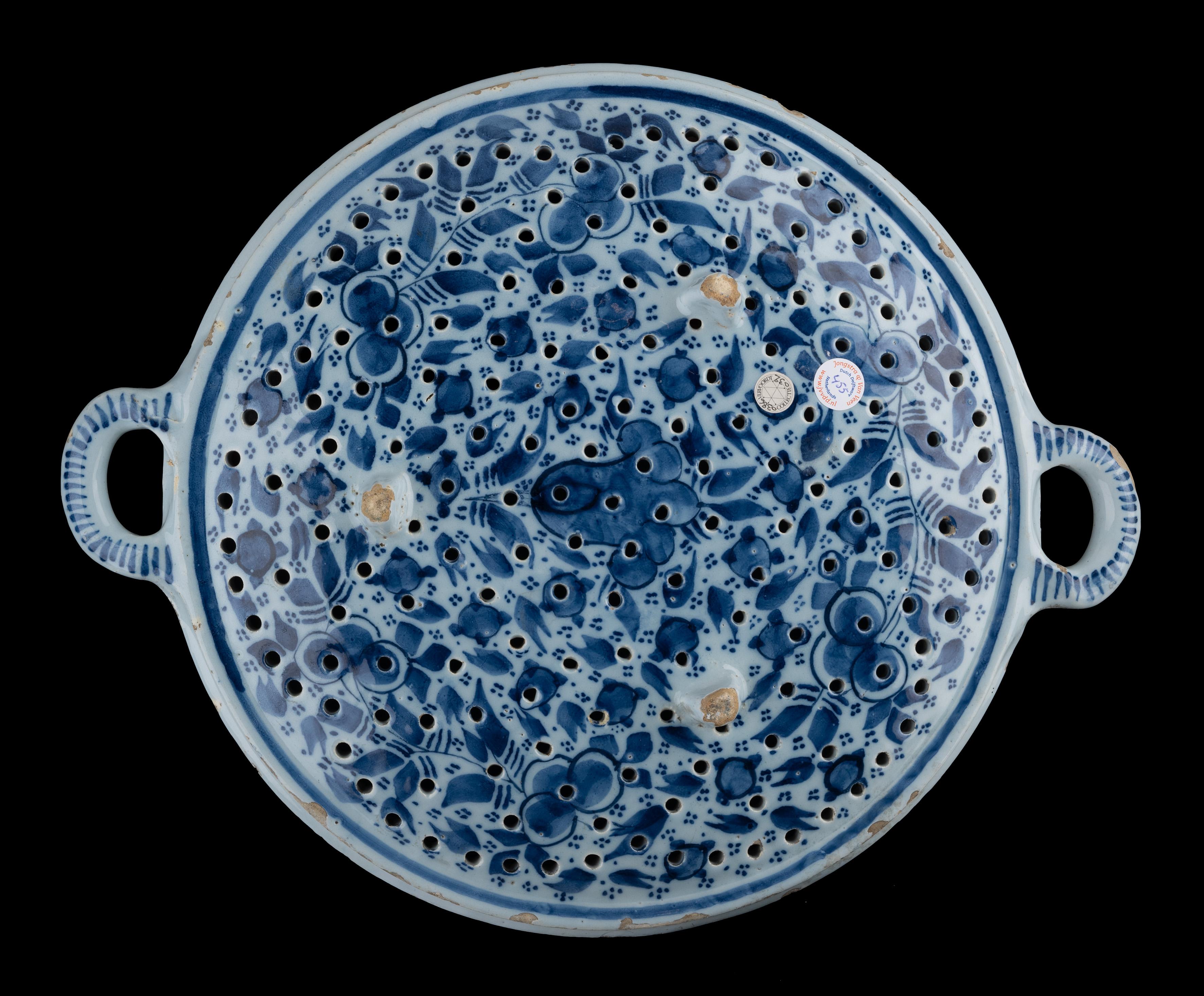 Baroque Large blue and white fish colander Delft, 1725-1750 For Sale