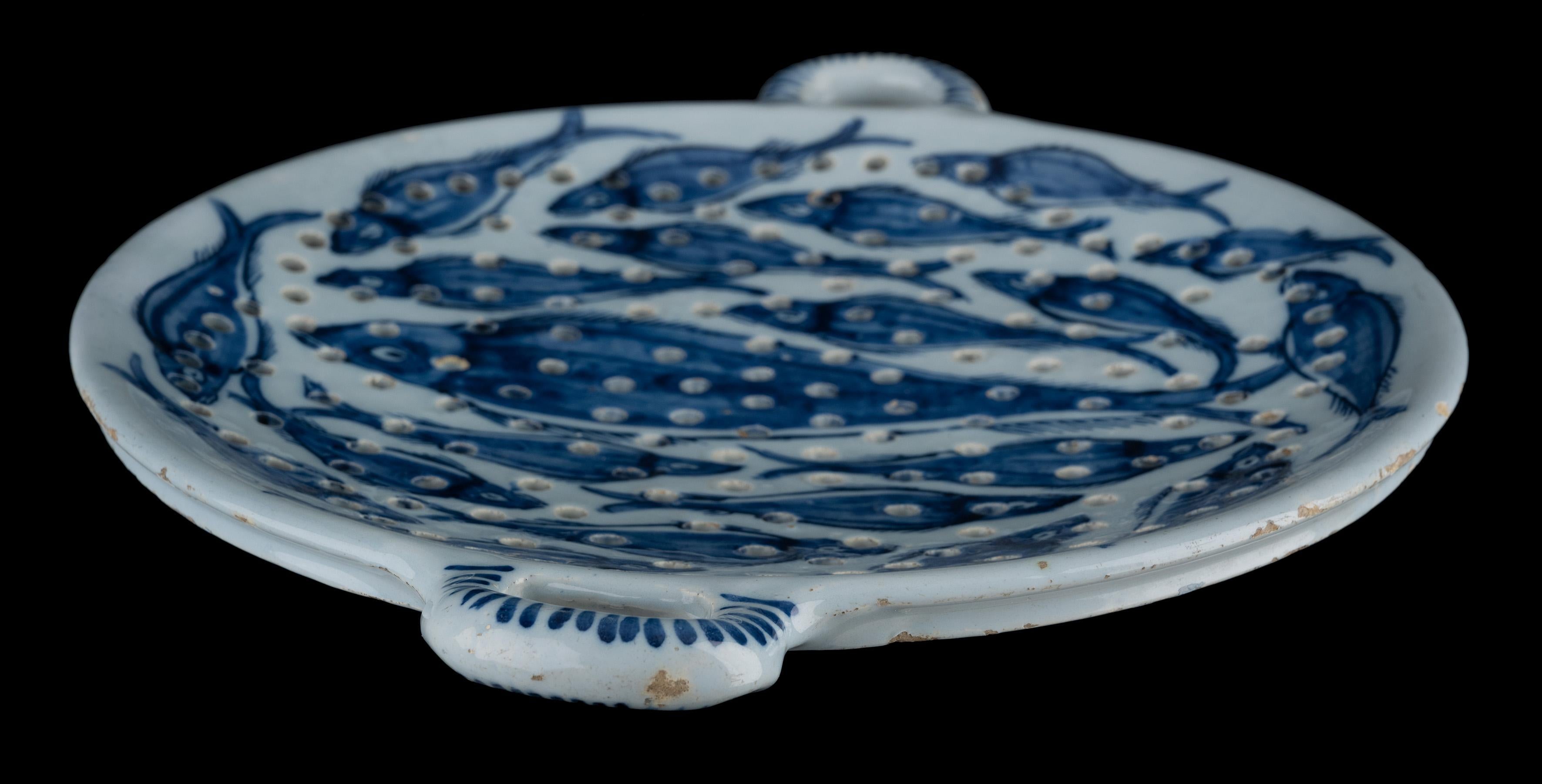 Large blue and white fish colander Delft, 1725-1750 For Sale 1