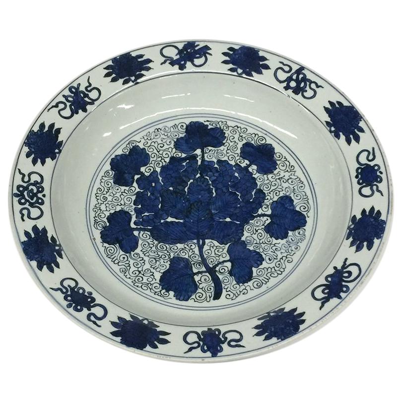 Plat à raisin chinois en bleu et blanc, Dynastie Ming, XVIe siècle, Période Jiajing