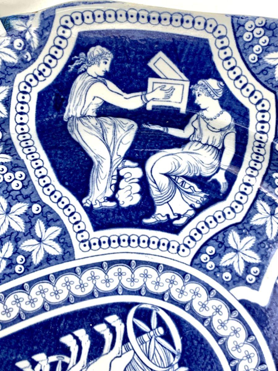 Große blaue und weiße Spode Greekware Platte England CIRCA 1810 Neoklassisch (Tonware) im Angebot