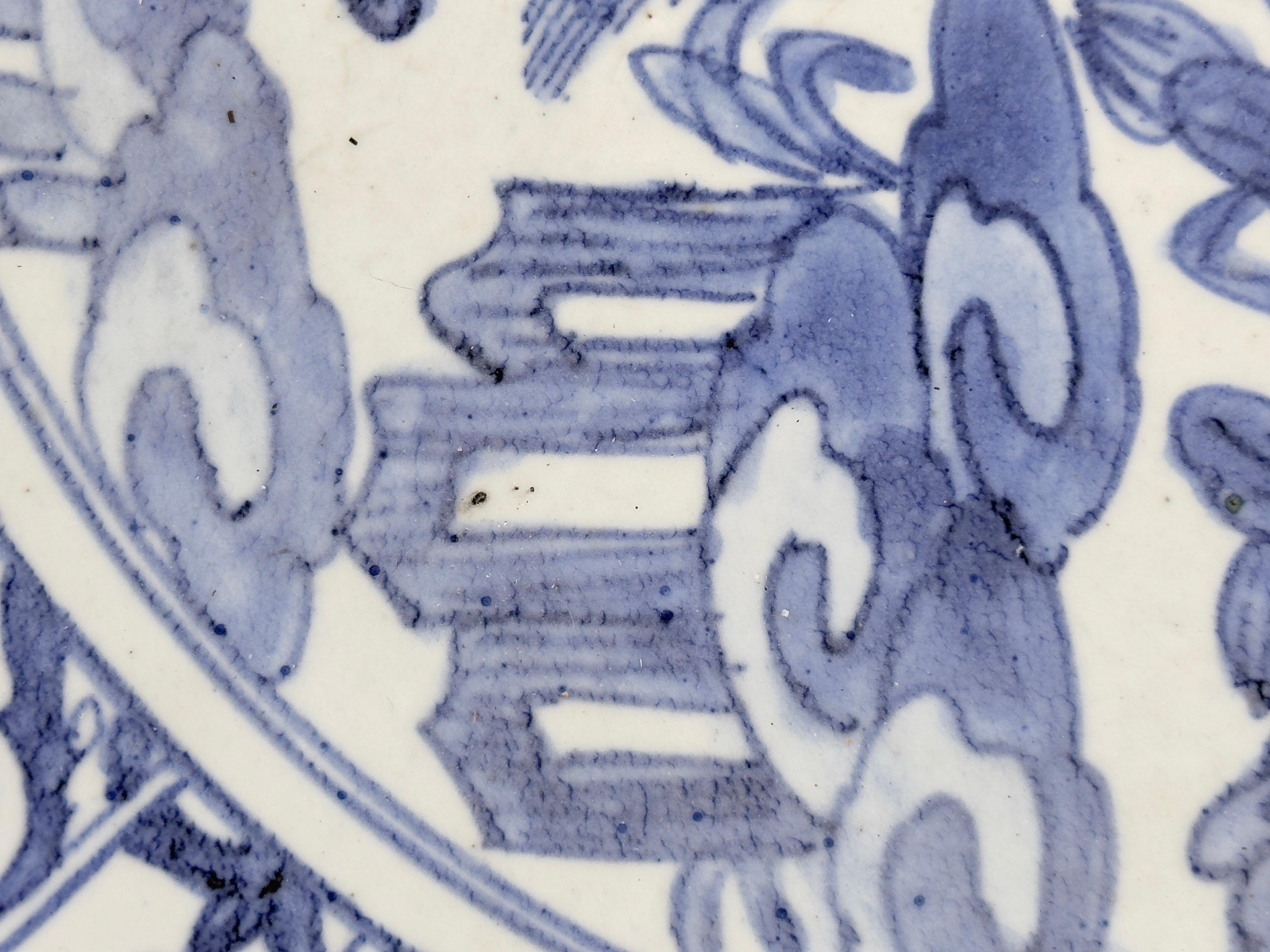 Grand chargeur en forme de vache bleue et blanche, fin de l'ère Ming (17e siècle) en vente 8