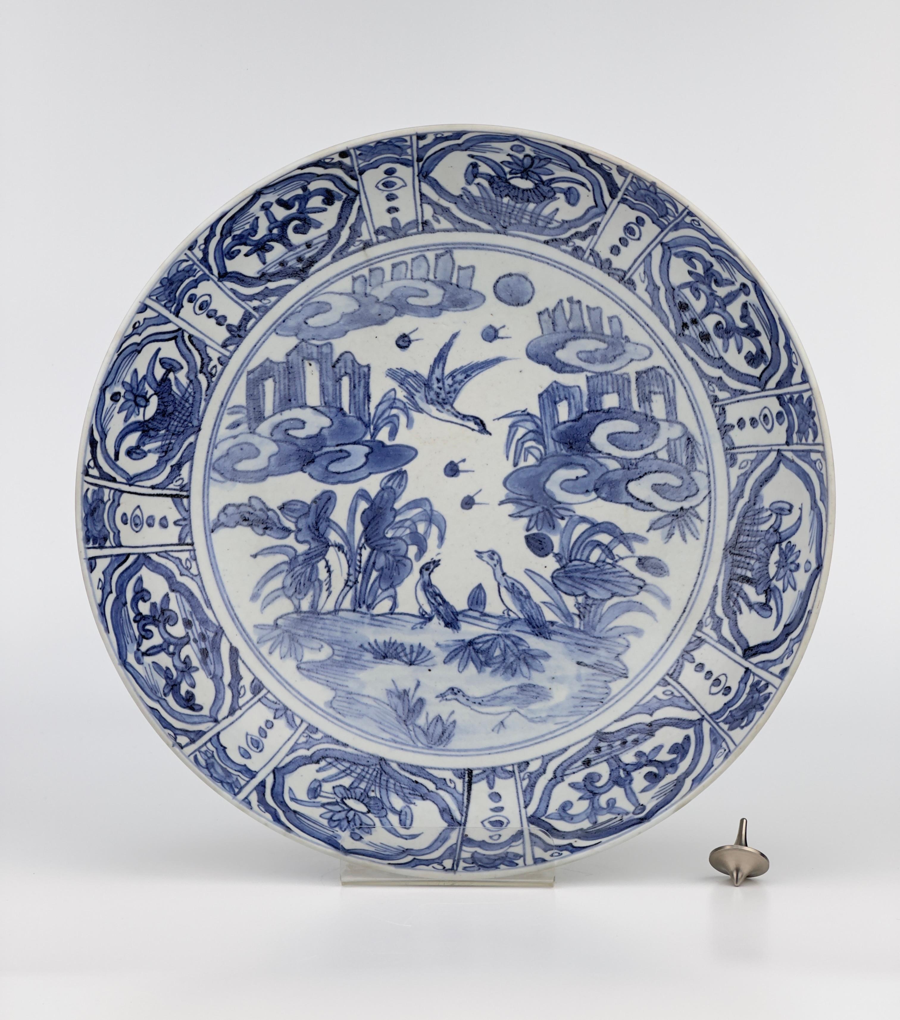 Large Blue And White Swatow Charger, Late Ming Era(17th century) For Sale 9
