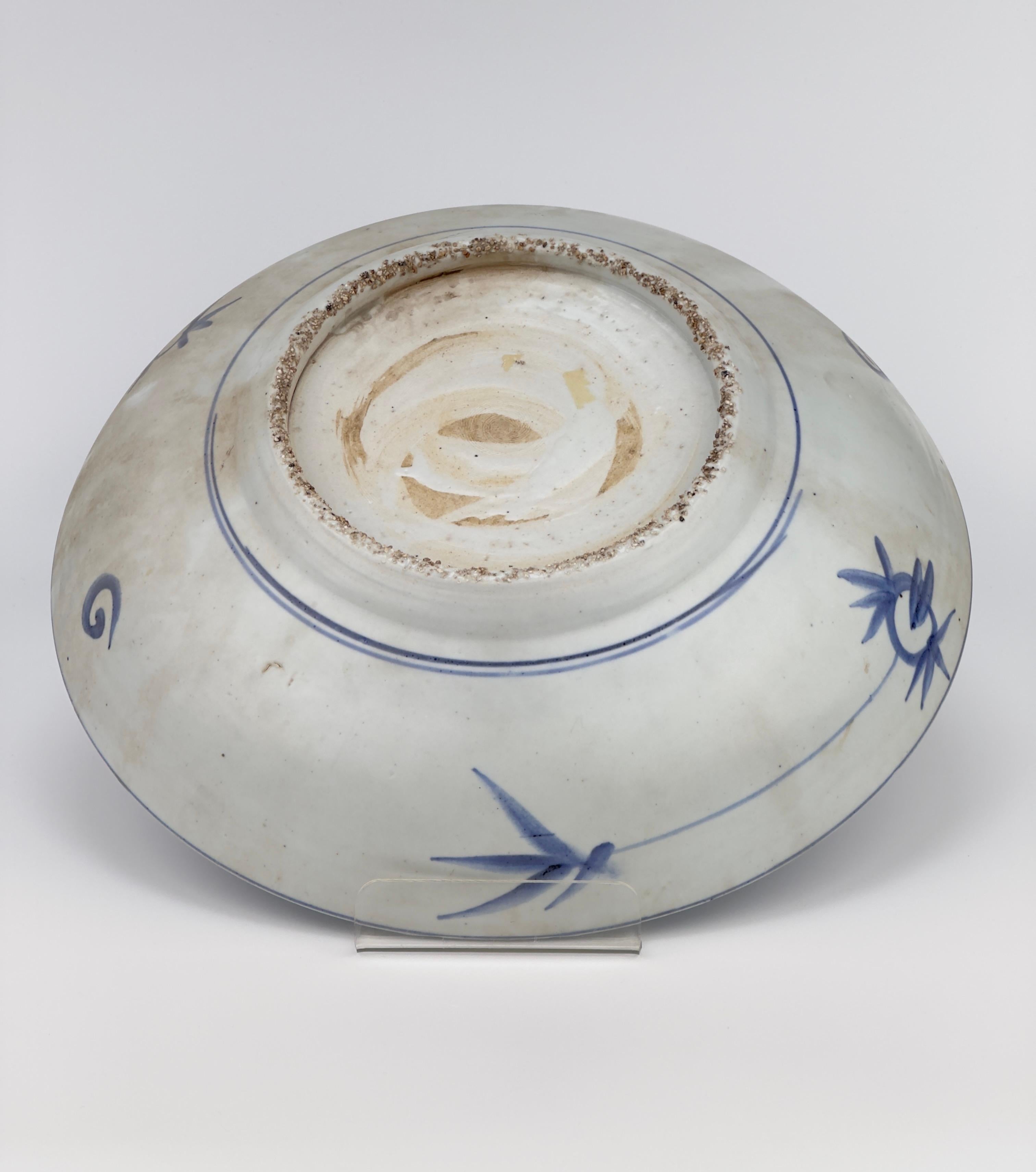 18th Century and Earlier Large Blue And White Swatow Charger, Late Ming Era(17th century) For Sale