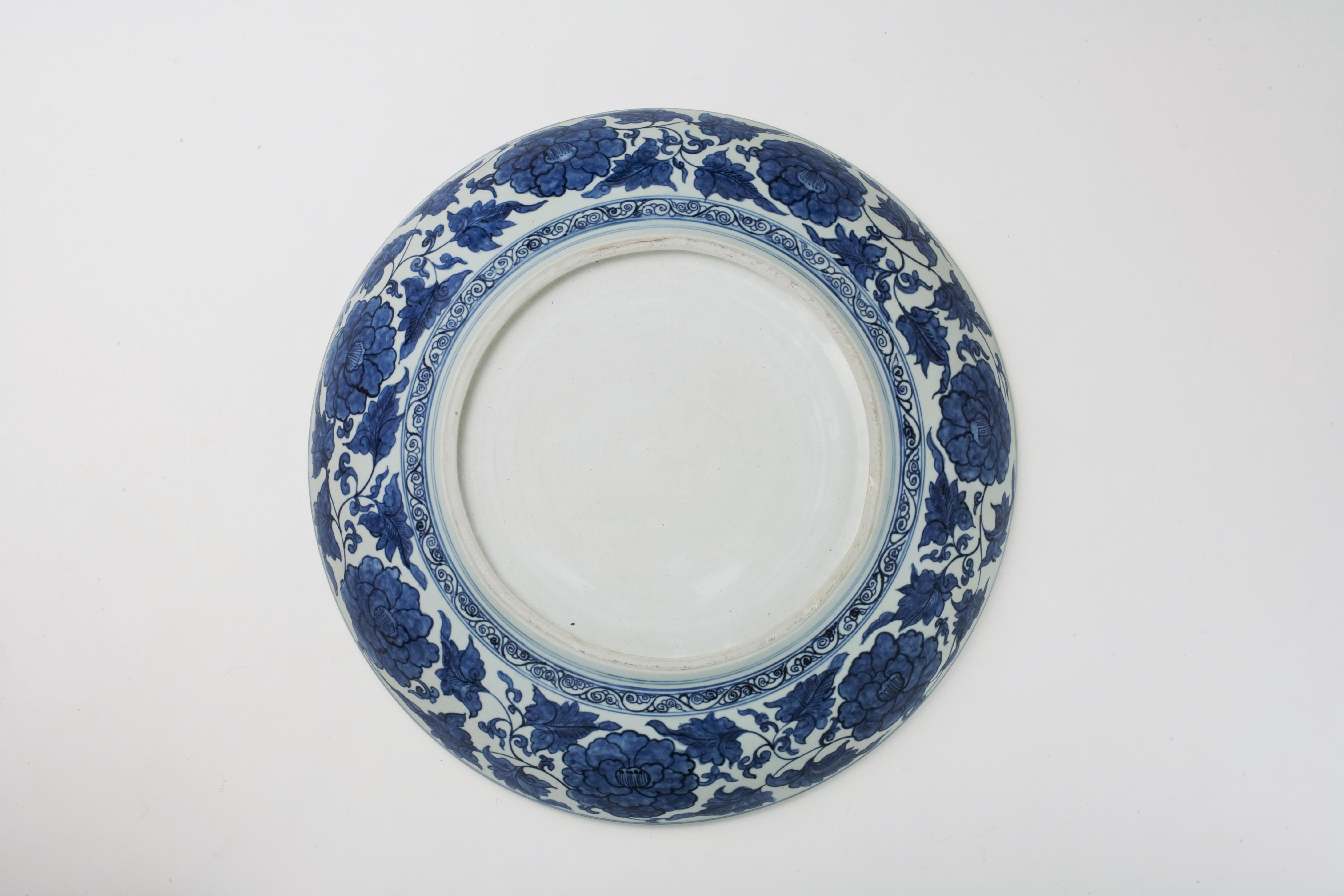 Large Blue and White with 'Rockwork and Flowers' Dish, Qing dynasty For Sale 2