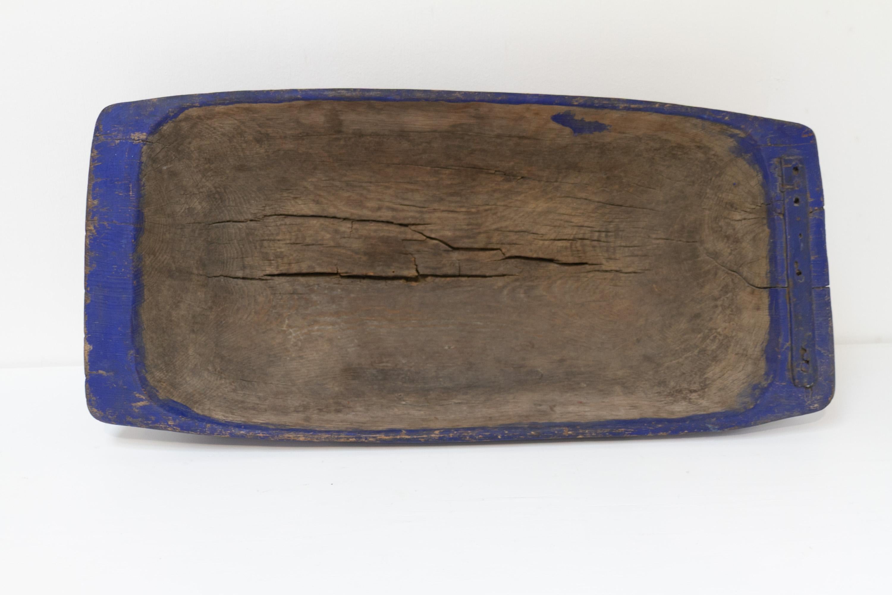 Grande abbeveratoio blu in legno dell'arte popolare svedese, fine '800. in vendita 5