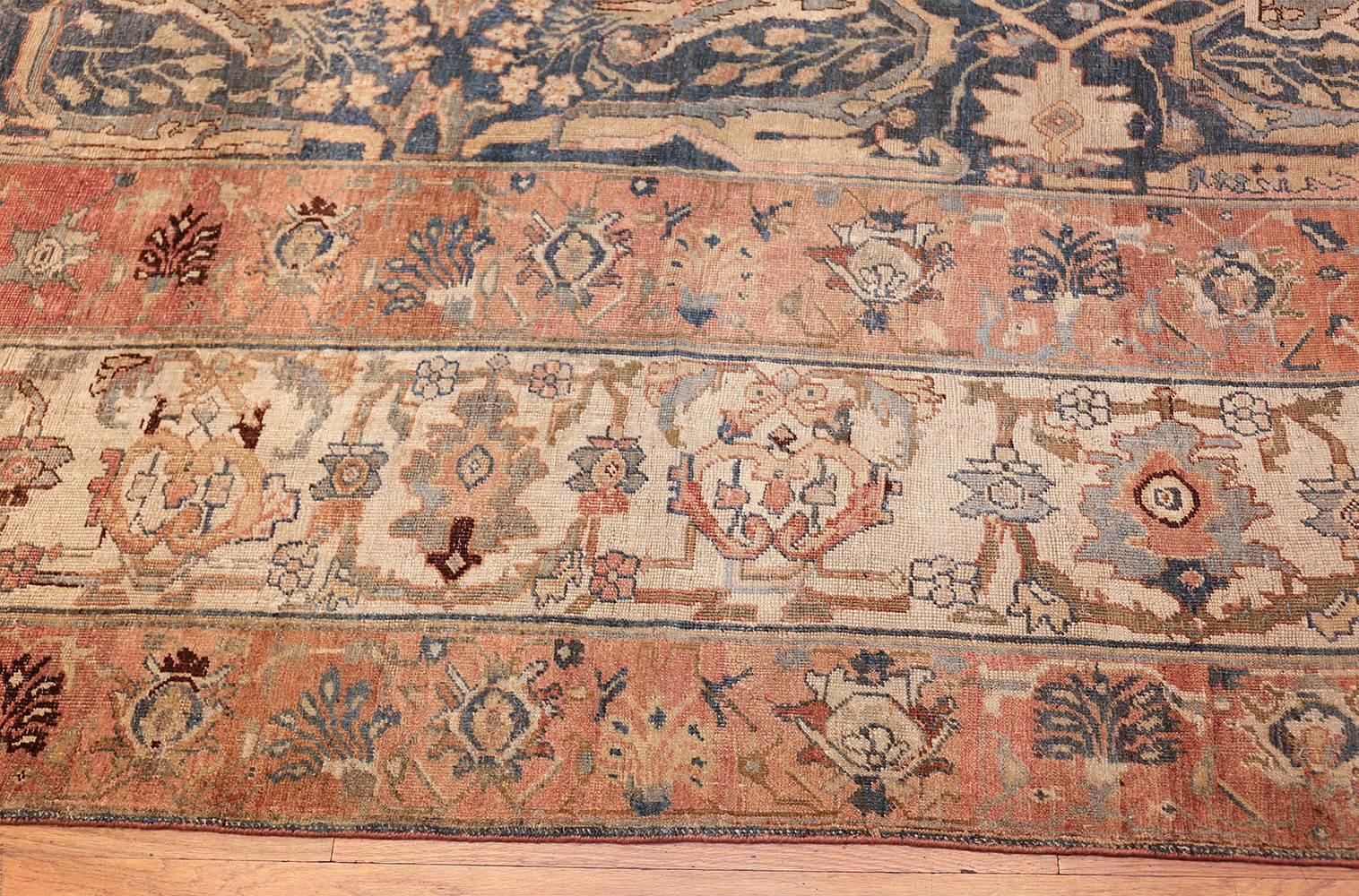 Antique Bidjar Persian Rug. Size: 11 ft 10 in x 18 ft 7in  In Excellent Condition For Sale In New York, NY