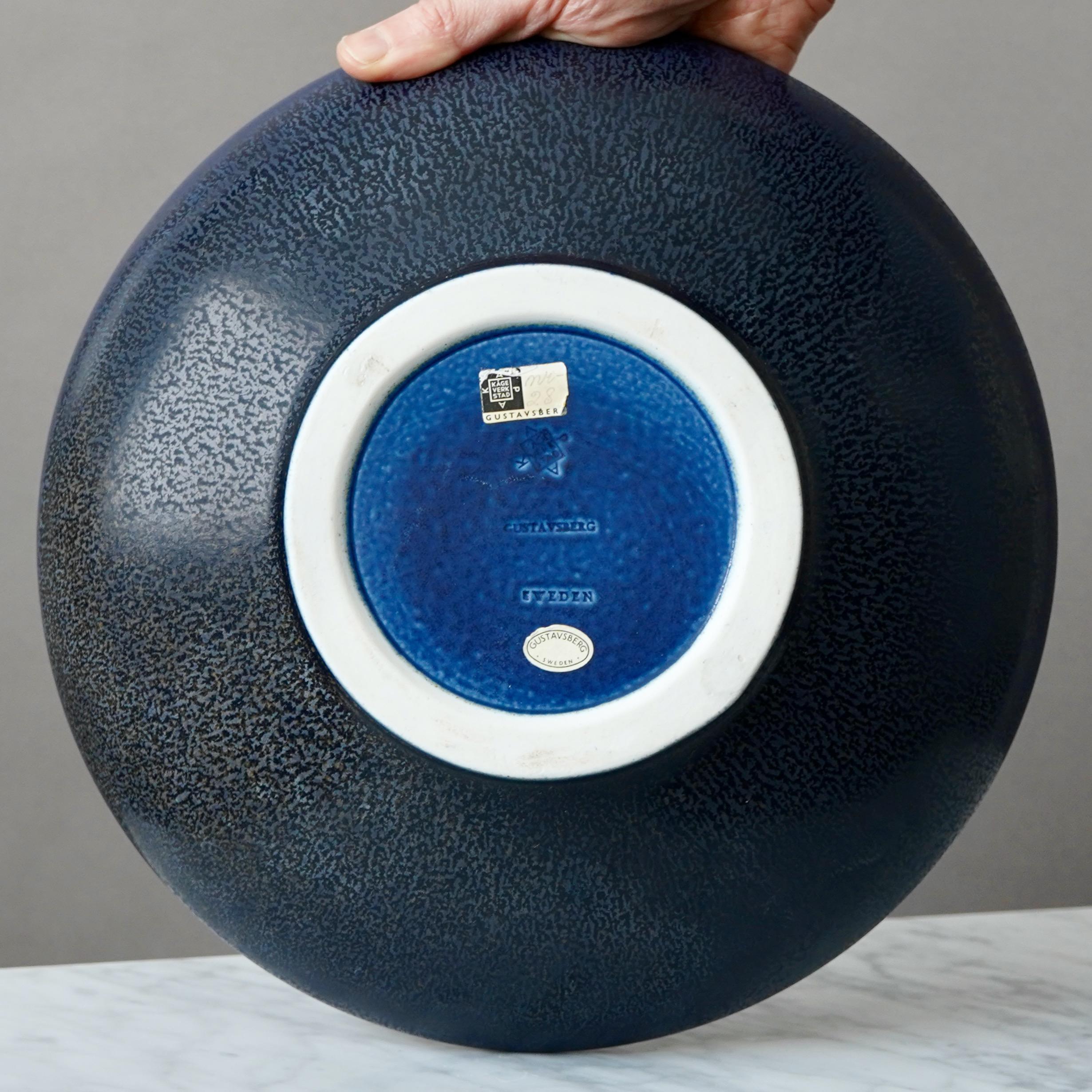 Ceramica Grande ciotola blu di Wilhelm Kage per Gustavsberg Studio, Svezia, anni '50 in vendita