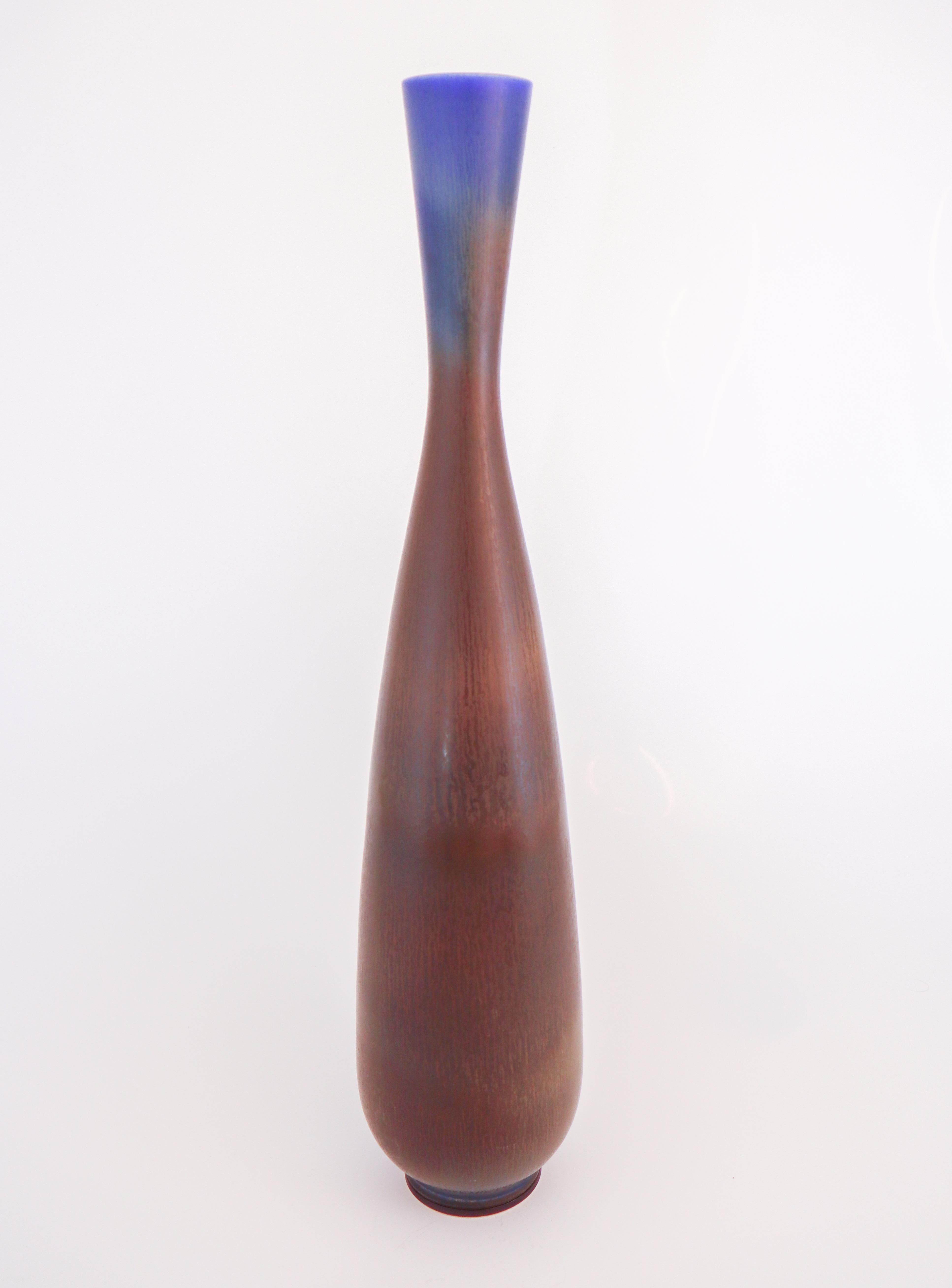 Gran jarrón de gres azul y marrón, Berndt Friberg, Gustavsberg 1967 Sueco en venta
